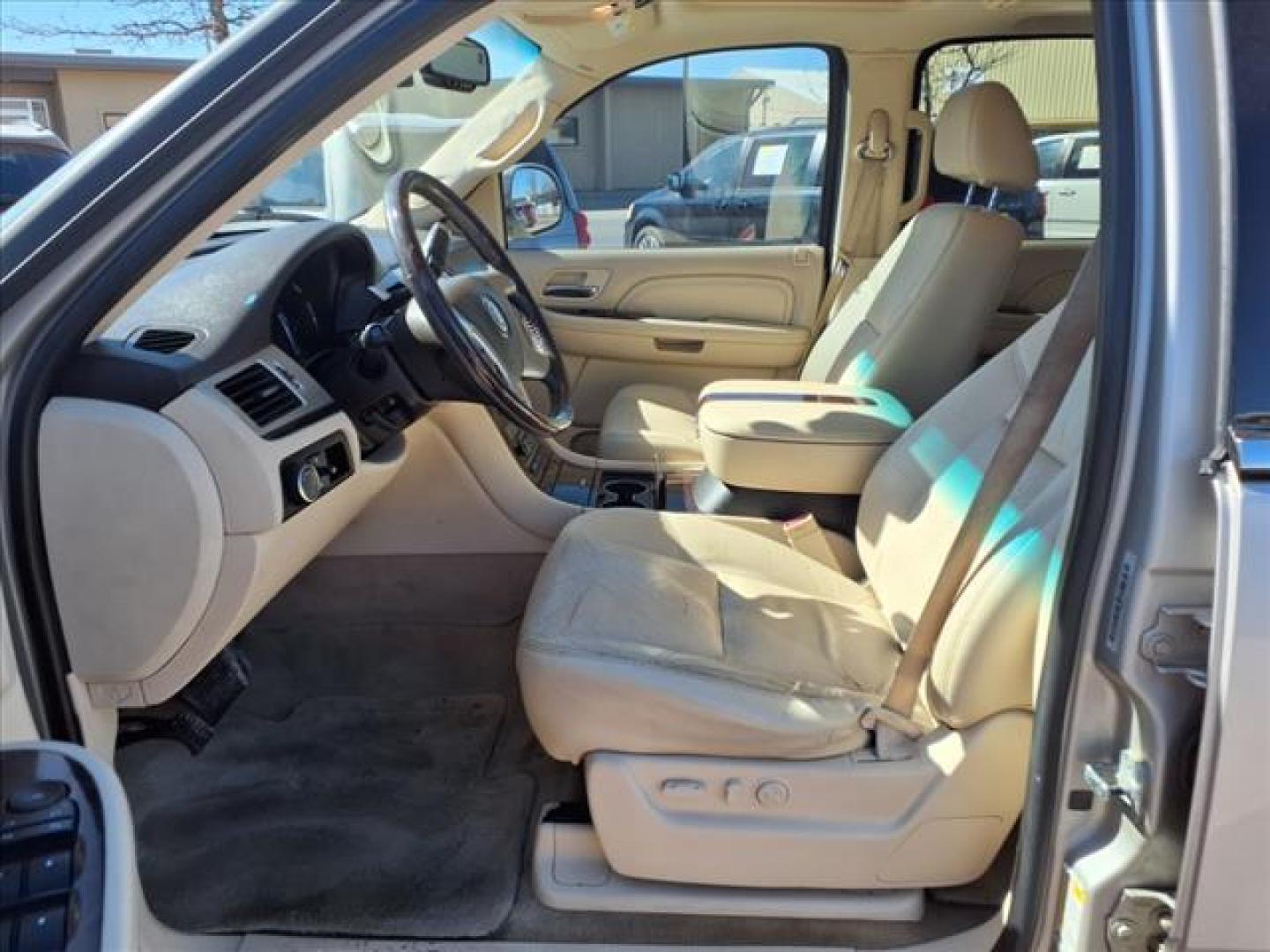 2007 Quicksilver 59u Cadillac Escalade ESV Base (1GYFK66857R) with an 6.2L 6.2L V8 403hp 417ft. lbs. Sequential Electronic Fuel Injection engine, 6-Speed Shiftable Automatic transmission, located at 1401 N. Hobart, Pampa, TX, 79065, (806) 665-9872, 35.549953, -100.975098 - Photo#10