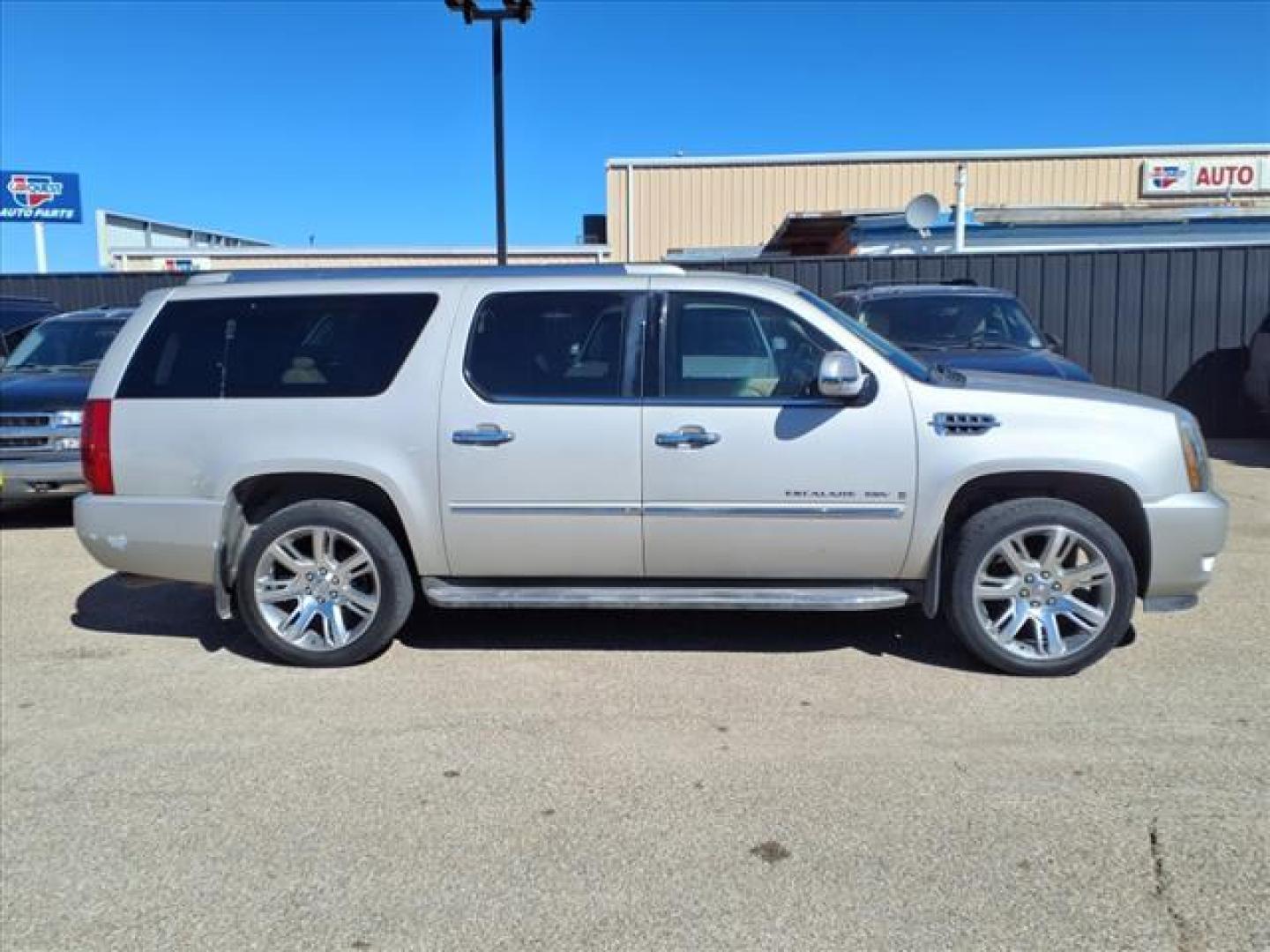 2007 Quicksilver 59u Cadillac Escalade ESV Base (1GYFK66857R) with an 6.2L 6.2L V8 403hp 417ft. lbs. Sequential Electronic Fuel Injection engine, 6-Speed Shiftable Automatic transmission, located at 1401 N. Hobart, Pampa, TX, 79065, (806) 665-9872, 35.549953, -100.975098 - Photo#2