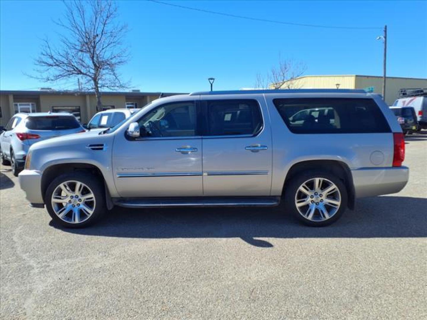 2007 Quicksilver 59u Cadillac Escalade ESV Base (1GYFK66857R) with an 6.2L 6.2L V8 403hp 417ft. lbs. Sequential Electronic Fuel Injection engine, 6-Speed Shiftable Automatic transmission, located at 1401 N. Hobart, Pampa, TX, 79065, (806) 665-9872, 35.549953, -100.975098 - Photo#4
