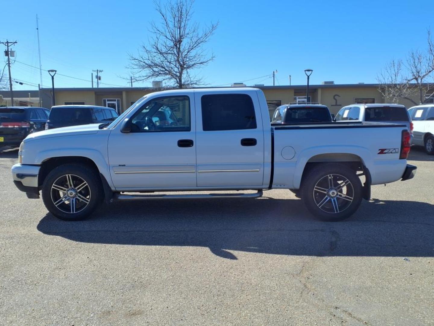2007 White Chevrolet Silverado 1500 LS (2GCEK13Z971) with an 4 Cylinder Fuel Injected engine, Automatic transmission, located at 1401 N. Hobart, Pampa, TX, 79065, (806) 665-9872, 35.549953, -100.975098 - Photo#4