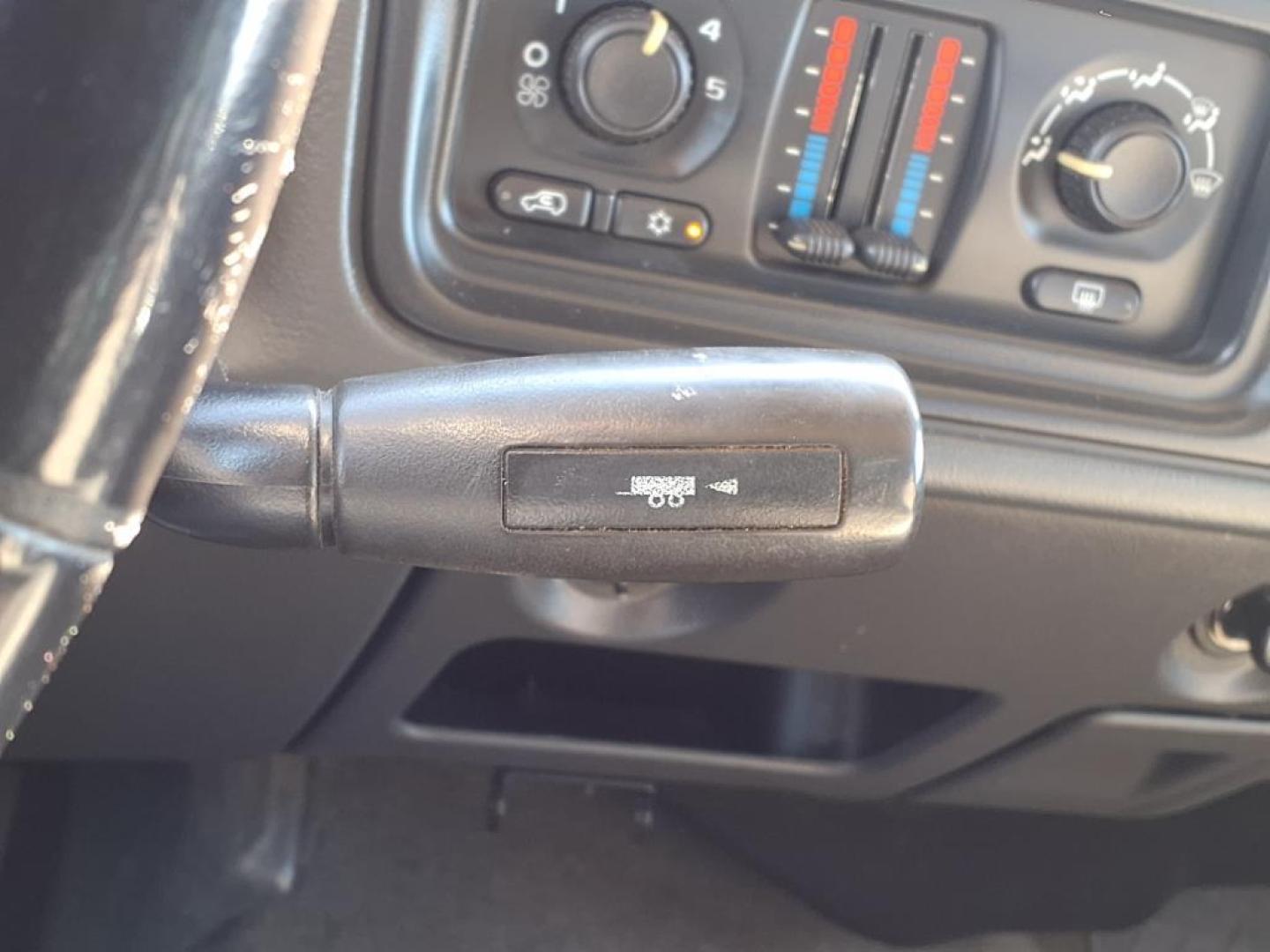 2007 White Chevrolet Silverado 1500 LS (2GCEK13Z971) with an 4 Cylinder Fuel Injected engine, Automatic transmission, located at 1401 N. Hobart, Pampa, TX, 79065, (806) 665-9872, 35.549953, -100.975098 - Photo#9