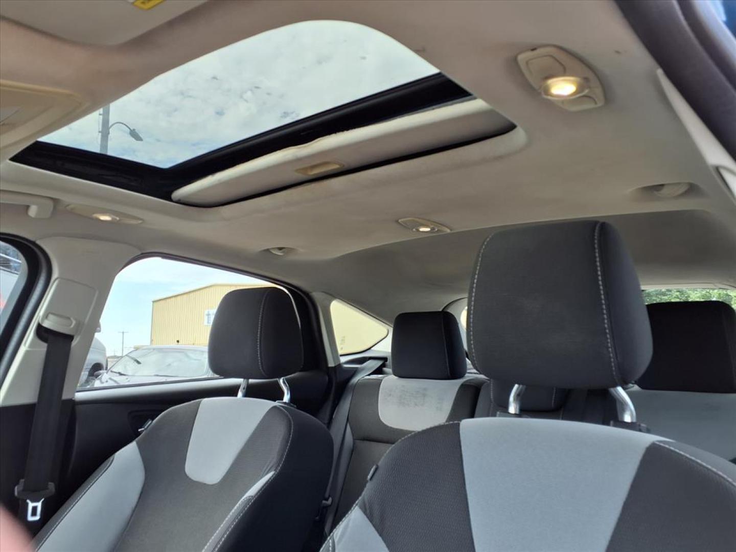 2012 Blue Candy Metallic Ford Focus SE (1FAHP3K25CL) with an 2.0L 2.0L I4 160hp 146ft. lbs. Fuel Injected engine, 6-Speed Double Clutch transmission, located at 1401 N. Hobart, Pampa, TX, 79065, (806) 665-9872, 35.549953, -100.975098 - Photo#5