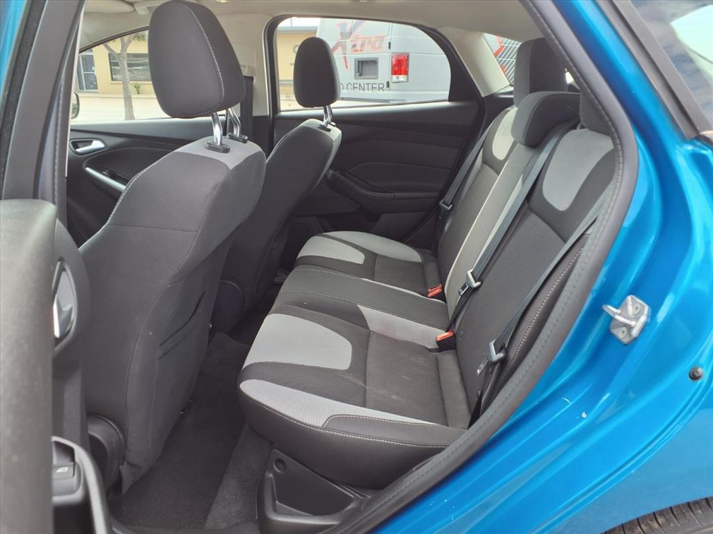 2012 Blue Candy Metallic Ford Focus SE (1FAHP3K25CL) with an 2.0L 2.0L I4 160hp 146ft. lbs. Fuel Injected engine, 6-Speed Double Clutch transmission, located at 1401 N. Hobart, Pampa, TX, 79065, (806) 665-9872, 35.549953, -100.975098 - Photo#13