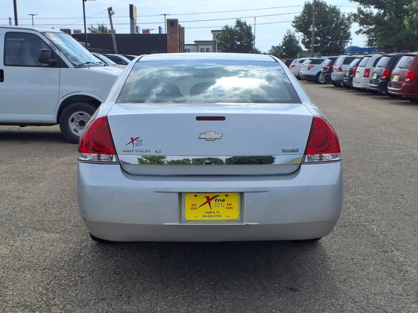 2011 Silver Ice Metallic Chevrolet Impala LT Fleet (2G1WG5EK7B1) with an 3.5L 3.5L Flex Fuel V6 211hp 216ft. lbs. Fuel Injected engine, 4-Speed Automatic transmission, located at 1401 N. Hobart, Pampa, TX, 79065, (806) 665-9872, 35.549953, -100.975098 - Photo#3