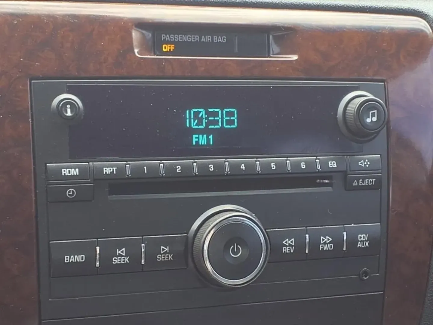 2011 Silver Ice Metallic Chevrolet Impala LT (2G1WG5EK7B1) with an Other engine, Automatic transmission, located at 1401 N. Hobart, Pampa, TX, 79065, (806) 665-9872, 35.549953, -100.975098 - **Drive into Your Future with the 2011 Chevrolet Impala LT - Perfect for Families and Commuters!**<br /> <br /> If you're searching for a reliable sedan that effortlessly balances comfort, style, and functionality, look no further than the 2011 Chevrolet Impala LT available at Xtra Auto Center! Loca - Photo#5