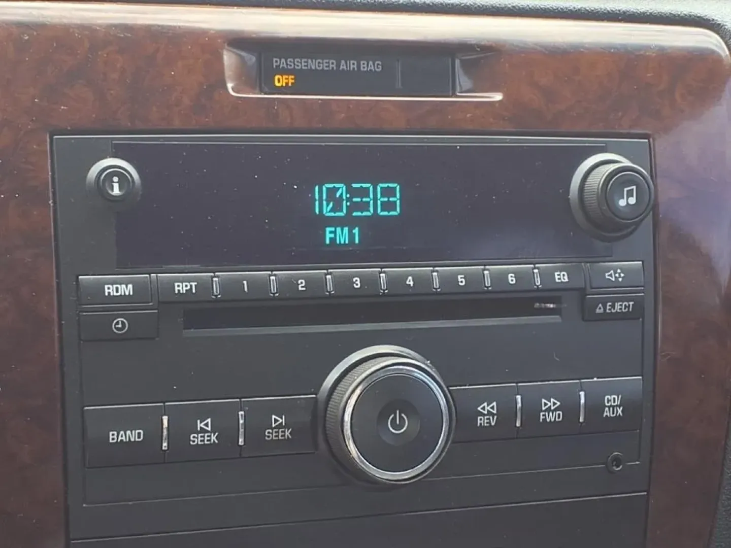 2011 Silver Ice Metallic Chevrolet Impala LT (2G1WG5EK7B1) with an 3.5L engine, Automatic transmission, located at 1401 N. Hobart, Pampa, TX, 79065, (806) 665-9872, 35.549953, -100.975098 - **Drive into Your Future with the 2011 Chevrolet Impala LT - Perfect for Families and Commuters!**<br /> <br /> If you're searching for a reliable sedan that effortlessly balances comfort, style, and functionality, look no further than the 2011 Chevrolet Impala LT available at Xtra Auto Center! Loca - Photo#5