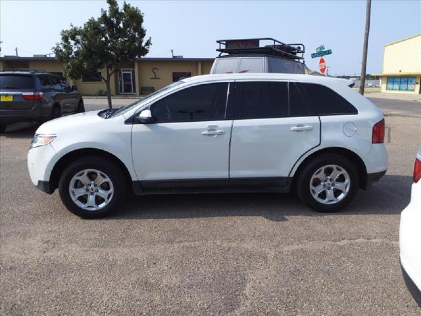 2012 White Suede Ford Edge SEL (2FMDK3J91CB) with an 2.0L EcoBoost 2.0L Turbo I4 240hp 270ft. lbs. Direct Injection engine, 6-Speed Shiftable Automatic transmission, located at 1401 N. Hobart, Pampa, TX, 79065, (806) 665-9872, 35.549953, -100.975098 - Photo#4