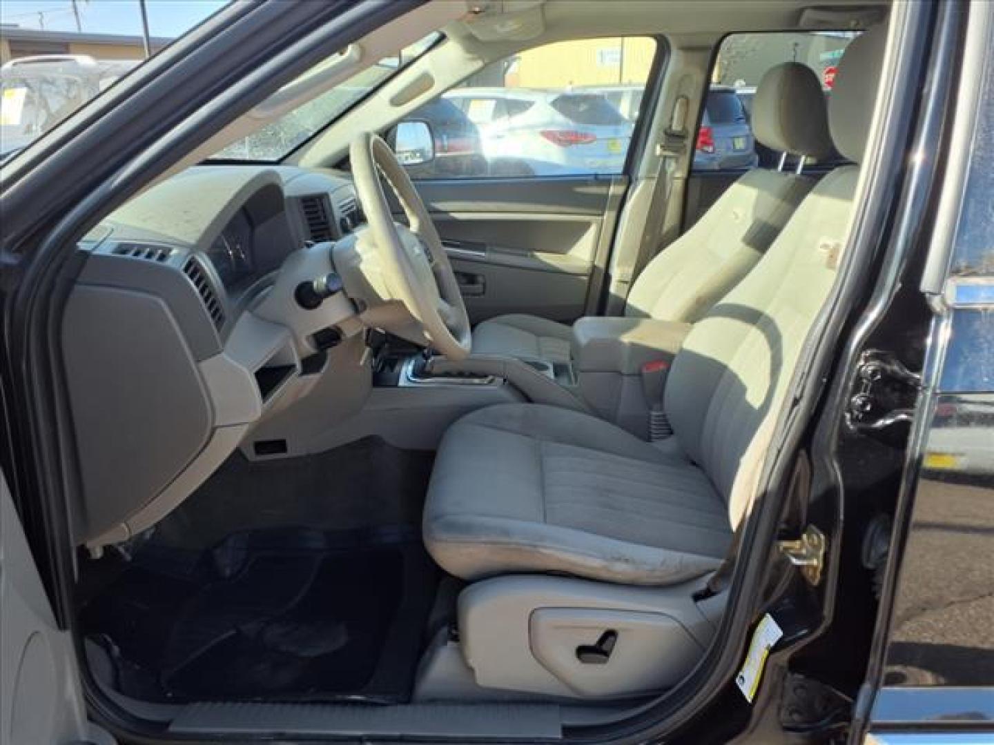 2006 Black Clearcoat Px8 Jeep Grand Cherokee Laredo (1J4HS48N66C) with an 4.7L 4.7L V8 SOHC 16V FI Engine Fuel Injected engine, 5-Speed Automatic transmission, located at 1401 N. Hobart, Pampa, TX, 79065, (806) 665-9872, 35.549953, -100.975098 - Photo#11