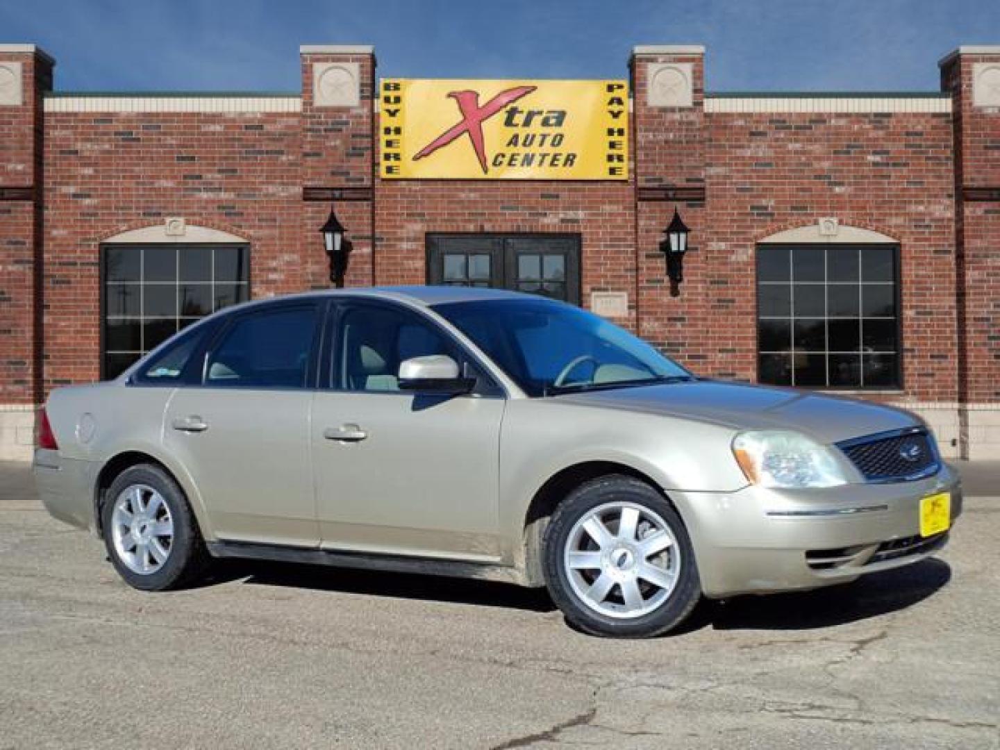 2006 Pueblo Gold Clearcoat Metallic G3 Ford Five Hundred SE (1FAFP23166G) with an 3.0L 3.0L V6 203hp 207ft. lbs. Fuel Injected engine, CVT transmission, located at 1401 N. Hobart, Pampa, TX, 79065, (806) 665-9872, 35.549953, -100.975098 - Photo#0