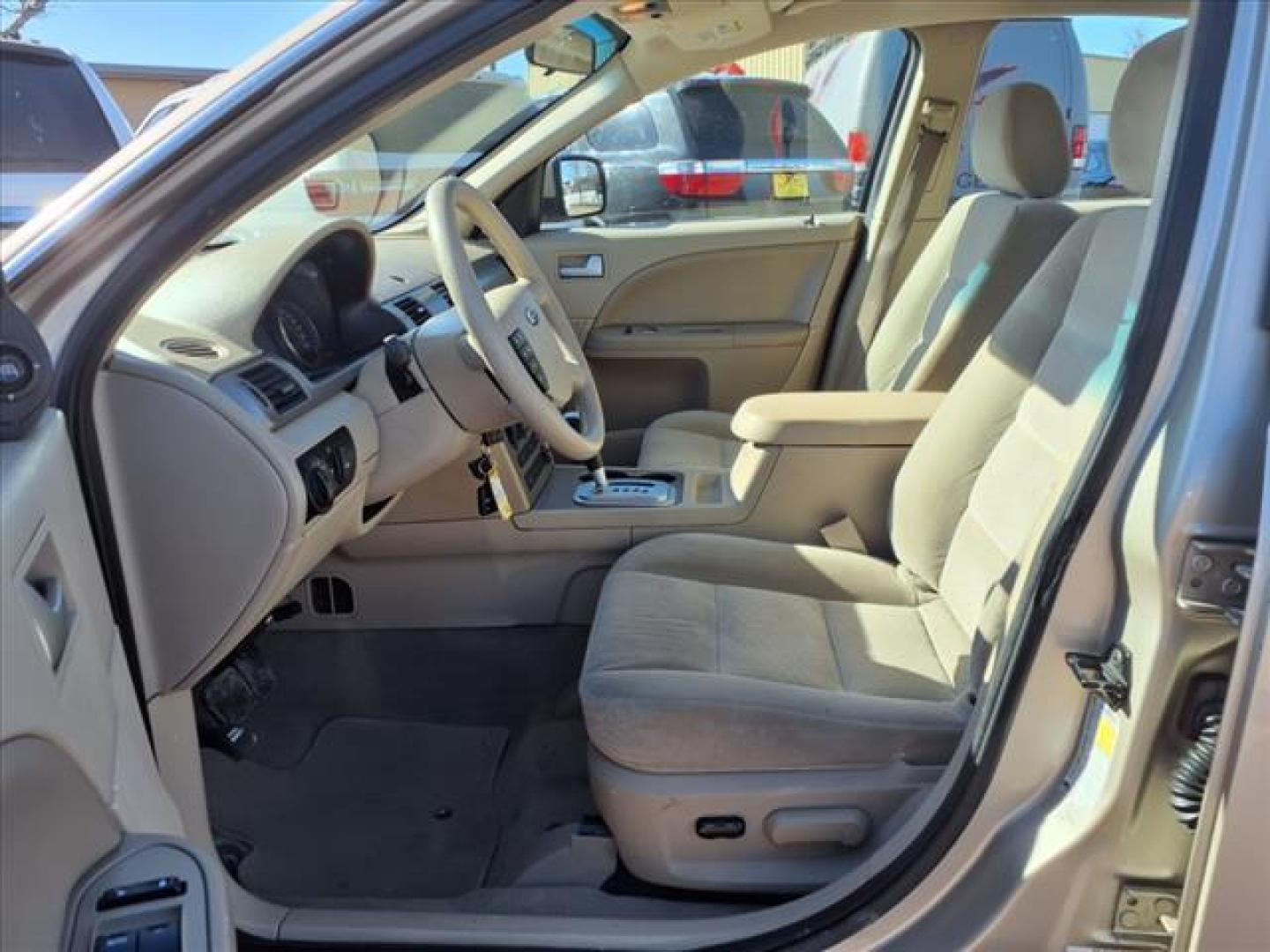 2006 Pueblo Gold Clearcoat Metallic G3 Ford Five Hundred SE (1FAFP23166G) with an 3.0L 3.0L V6 203hp 207ft. lbs. Fuel Injected engine, CVT transmission, located at 1401 N. Hobart, Pampa, TX, 79065, (806) 665-9872, 35.549953, -100.975098 - Photo#10
