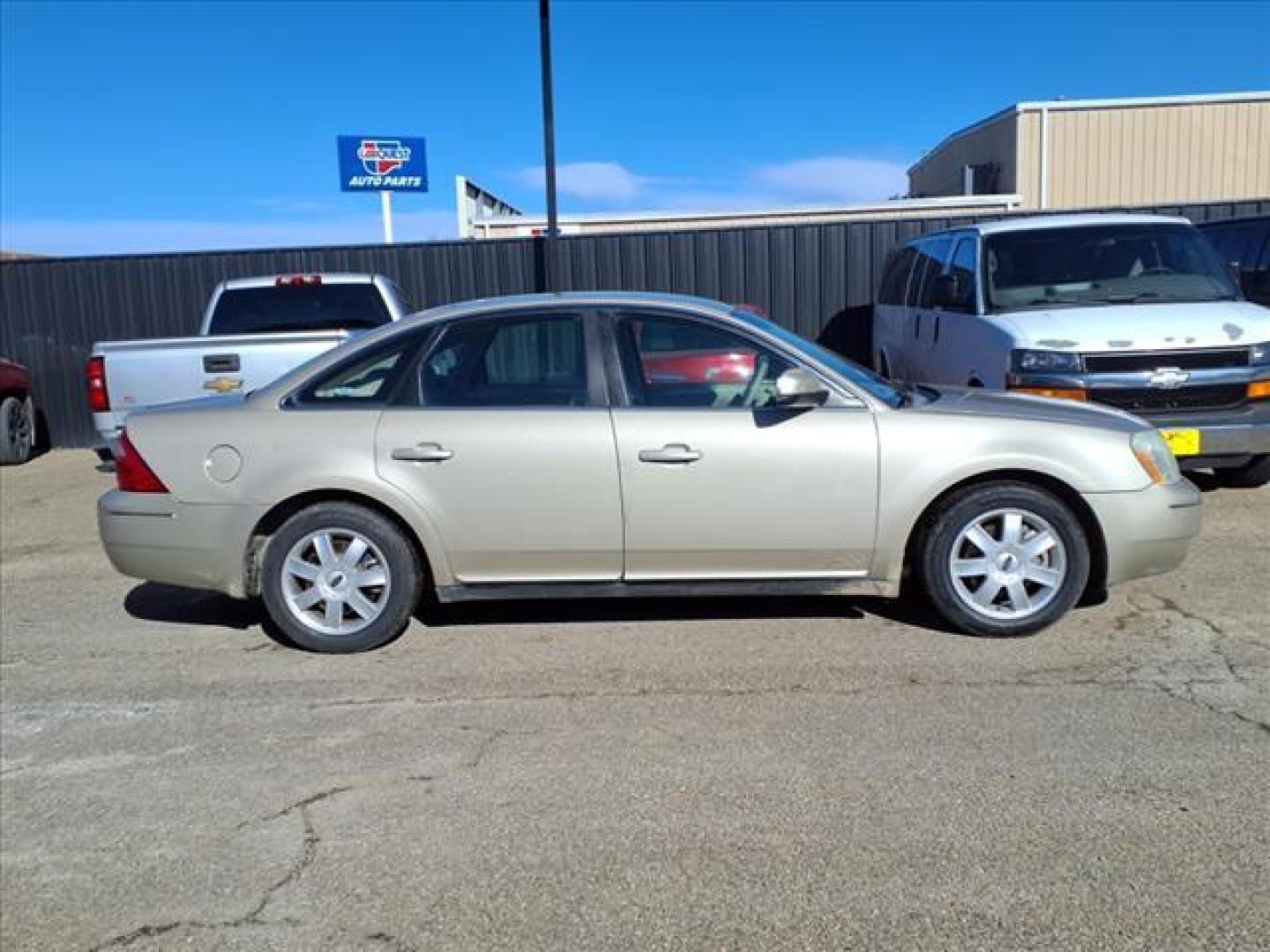 2006 Pueblo Gold Clearcoat Metallic G3 Ford Five Hundred SE (1FAFP23166G) with an 3.0L 3.0L V6 203hp 207ft. lbs. Fuel Injected engine, CVT transmission, located at 1401 N. Hobart, Pampa, TX, 79065, (806) 665-9872, 35.549953, -100.975098 - Photo#2