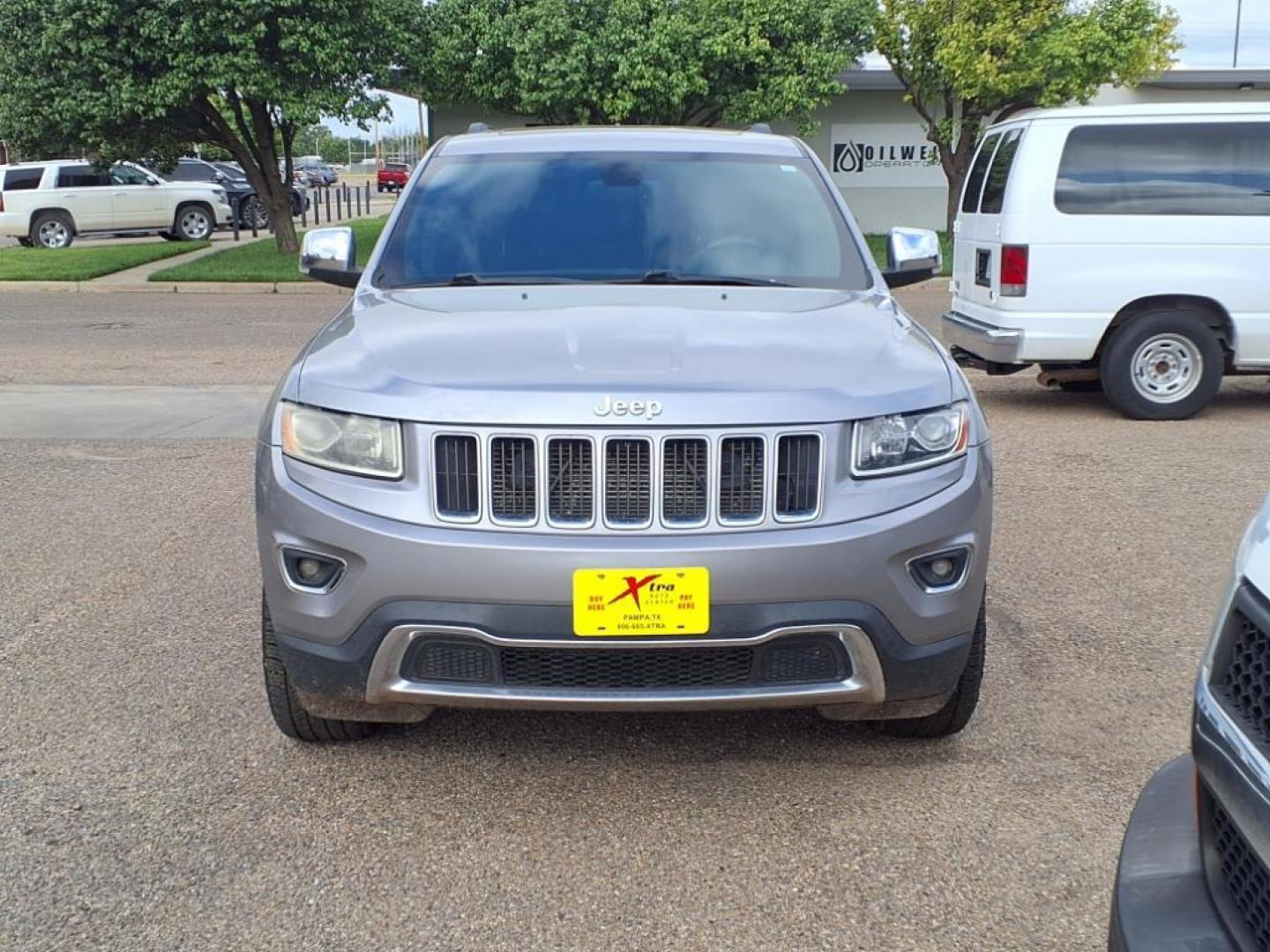 2014 Billet Silver Metallic Clear Coat Jeep Grand Cherokee Limited (1C4RJEBG2EC) with an 3.6L 3.6L V6 290hp 260ft. lbs. Sequential Multiport Fuel Injection engine, 8-Speed Shiftable Automatic transmission, located at 1401 N. Hobart, Pampa, TX, 79065, (806) 665-9872, 35.549953, -100.975098 - Photo#1