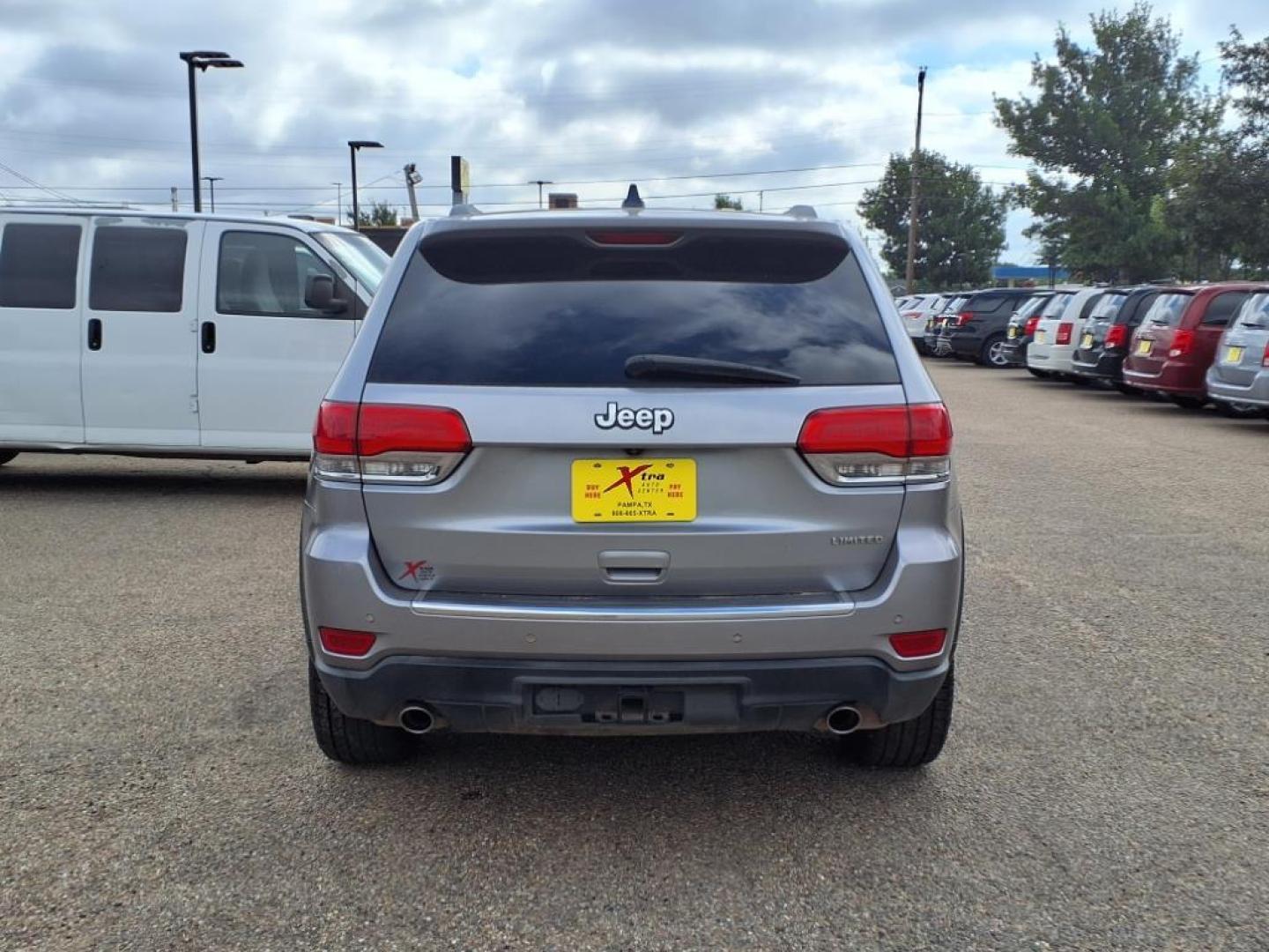 2014 Billet Silver Metallic Clear Coat Jeep Grand Cherokee Limited (1C4RJEBG2EC) with an 3.6L 3.6L V6 290hp 260ft. lbs. Sequential Multiport Fuel Injection engine, 8-Speed Shiftable Automatic transmission, located at 1401 N. Hobart, Pampa, TX, 79065, (806) 665-9872, 35.549953, -100.975098 - Photo#3