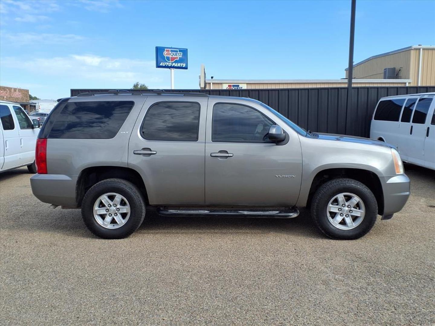 2012 Steel Gray Metallic GMC Yukon SLT (1GKS2CE00CR) with an 5.3L Vortec Aluminum Block 5.3L Flex Fuel V8 320hp 335ft. lbs. Sequential-Port F.I. engine, 6-Speed Shiftable Automatic transmission, located at 1401 N. Hobart, Pampa, TX, 79065, (806) 665-9872, 35.549953, -100.975098 - Photo#2