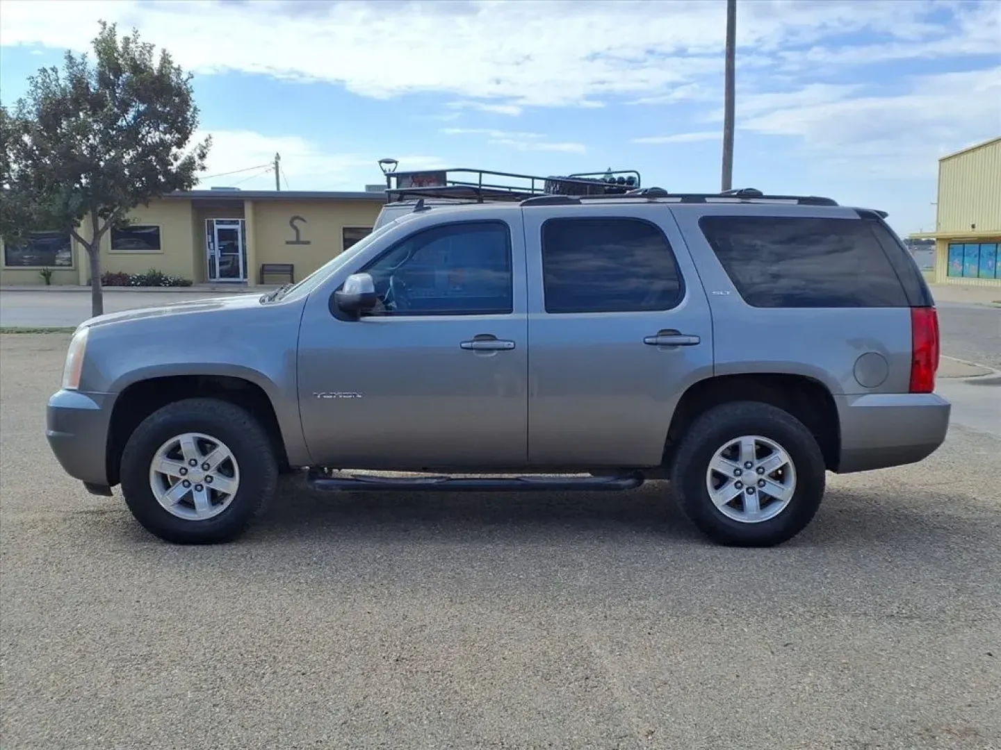 2012 Steel Gray Metallic GMC Yukon SLT1 4WD (1GKS2CE00CR) with an Other engine, Automatic transmission, located at 1401 N. Hobart, Pampa, TX, 79065, (806) 665-9872, 35.549953, -100.975098 - **Experience Adventure and Family Comfort with the 2012 GMC Yukon SLT1 4WD!**<br /> <br /> Are you in search of a versatile vehicle that perfectly balances family needs and outdoor adventures? Look no further than the 2012 GMC Yukon SLT1 4WD, available now at Xtra Auto Center in Pampa, TX. With ampl - Photo#4