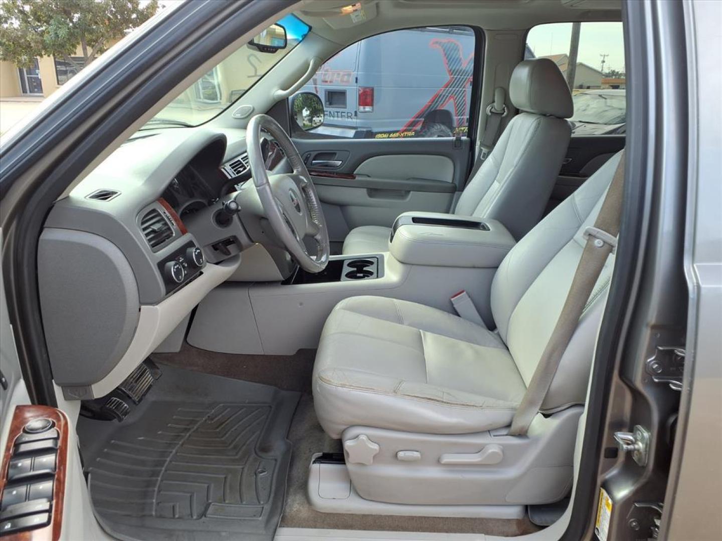 2012 Steel Gray Metallic GMC Yukon SLT (1GKS2CE00CR) with an 5.3L Vortec Aluminum Block 5.3L Flex Fuel V8 320hp 335ft. lbs. Sequential-Port F.I. engine, 6-Speed Shiftable Automatic transmission, located at 1401 N. Hobart, Pampa, TX, 79065, (806) 665-9872, 35.549953, -100.975098 - Photo#13