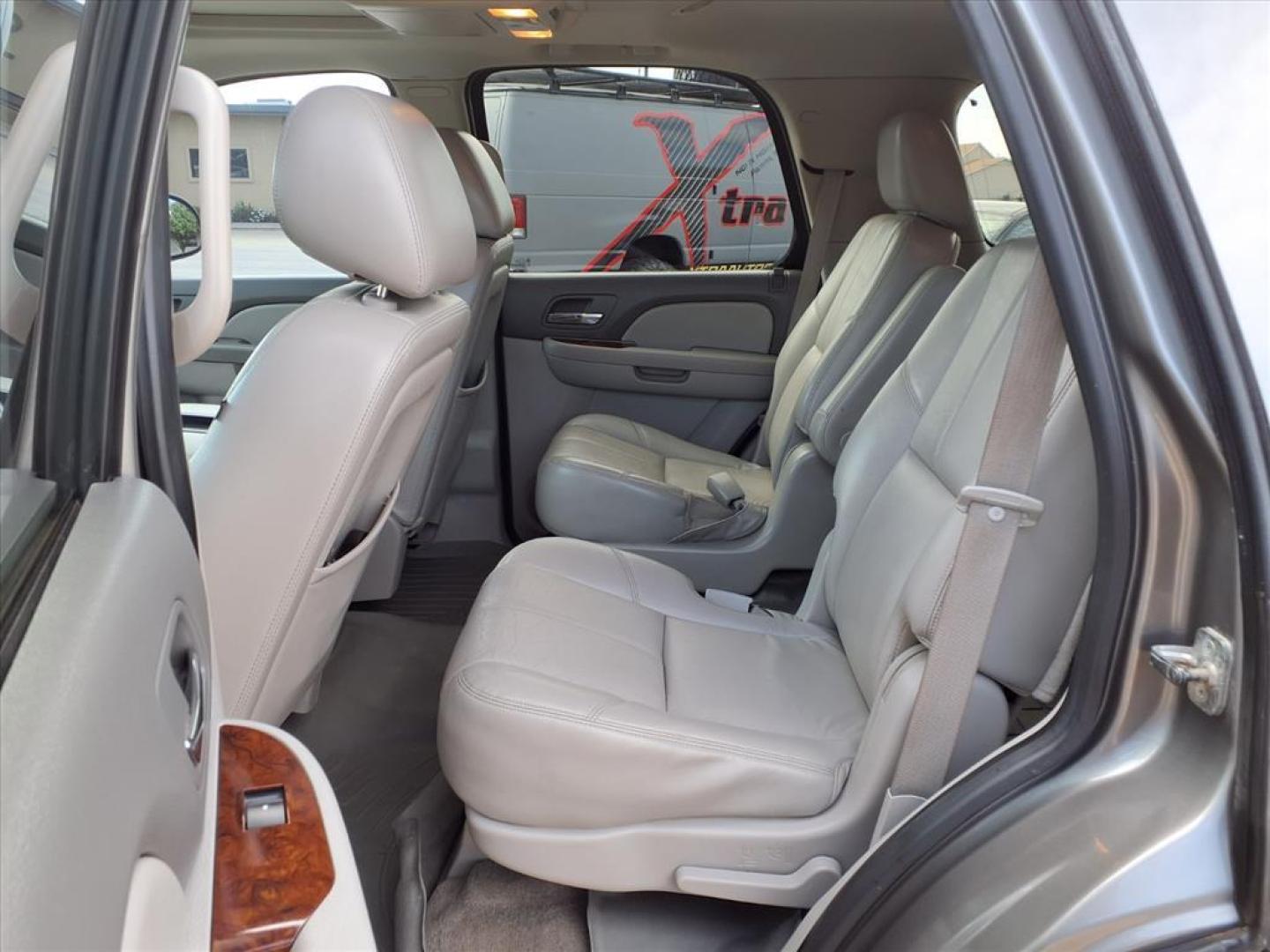 2012 Steel Gray Metallic GMC Yukon SLT (1GKS2CE00CR) with an 5.3L Vortec Aluminum Block 5.3L Flex Fuel V8 320hp 335ft. lbs. Sequential-Port F.I. engine, 6-Speed Shiftable Automatic transmission, located at 1401 N. Hobart, Pampa, TX, 79065, (806) 665-9872, 35.549953, -100.975098 - Photo#14
