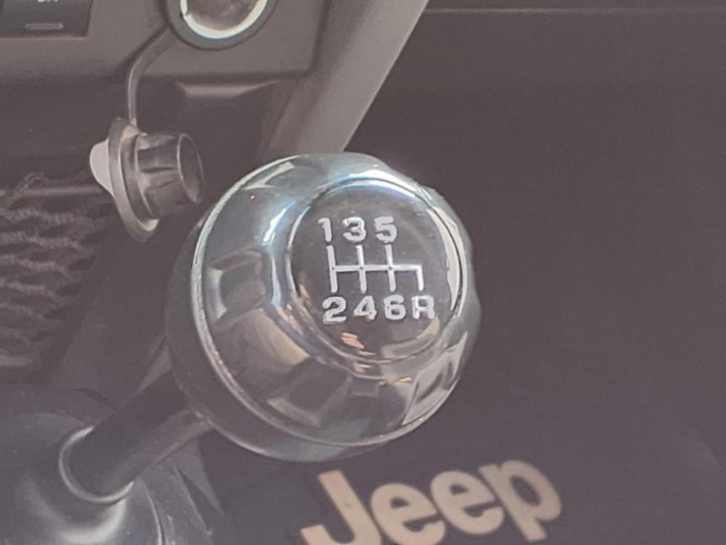 2009 Deep Water Blue Pearl Coat Jeep Wrangler Unlimited X (1J4GA39169L) with an 3.8L 3.8L V6 205hp 240ft. lbs. Sequential Multiport Fuel Injection engine, 6-Speed Manual transmission, located at 1401 N. Hobart, Pampa, TX, 79065, (806) 665-9872, 35.549953, -100.975098 - Photo#6