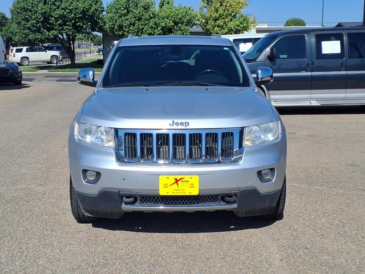 2011 Bright Silver Metallic Clear Coat Jeep Grand Cherokee Limited (1J4RR5GT4BC) with an 5.7L HEMI 5.7L V8 360hp 390ft. lbs. Sequential Multiport Fuel Injection engine, 5-Speed Automatic transmission, located at 1401 N. Hobart, Pampa, TX, 79065, (806) 665-9872, 35.549953, -100.975098 - Photo#1