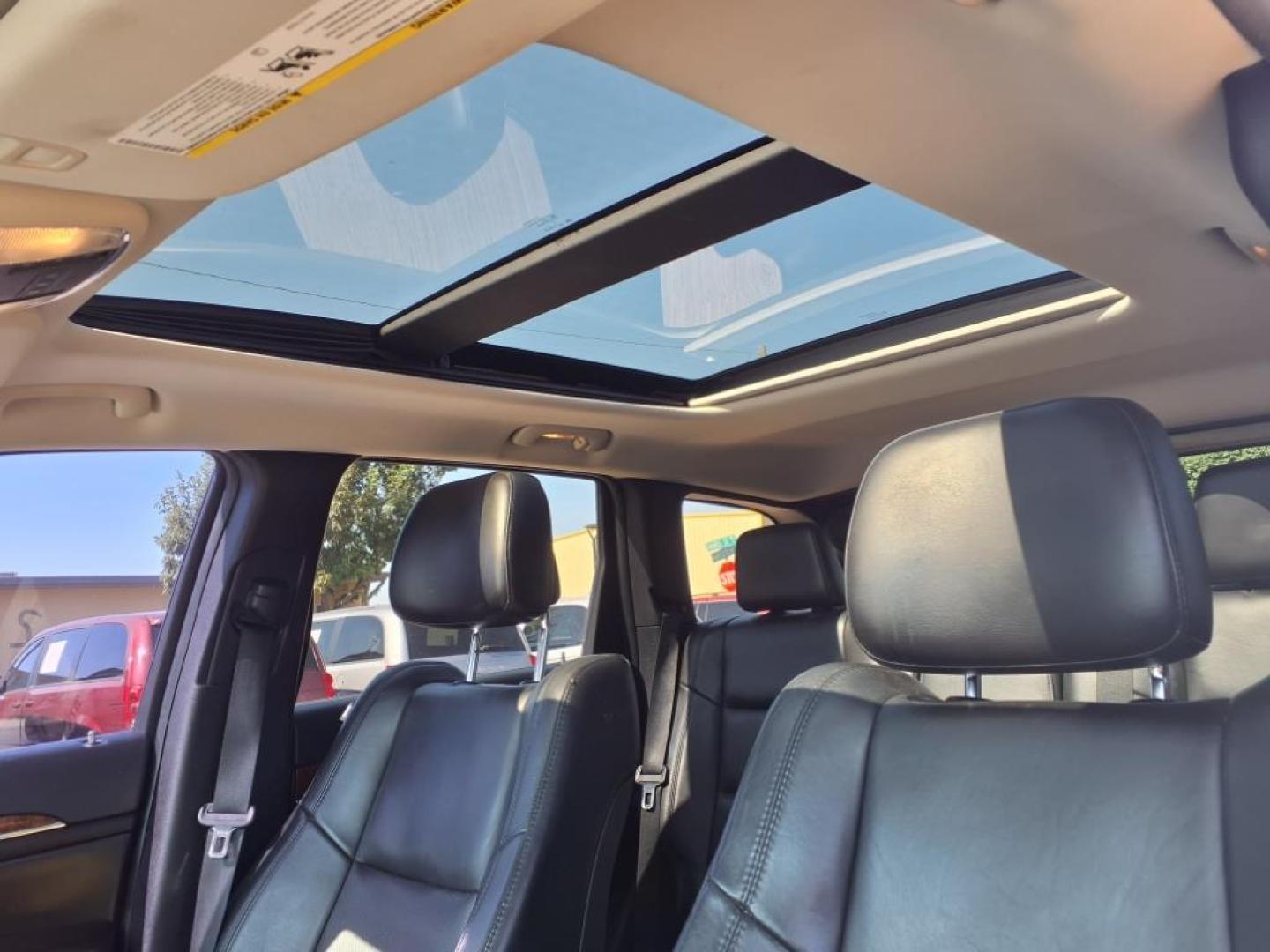 2011 Bright Silver Metallic Clear Coat Jeep Grand Cherokee Limited (1J4RR5GT4BC) with an 5.7L HEMI 5.7L V8 360hp 390ft. lbs. Sequential Multiport Fuel Injection engine, 5-Speed Automatic transmission, located at 1401 N. Hobart, Pampa, TX, 79065, (806) 665-9872, 35.549953, -100.975098 - Photo#5
