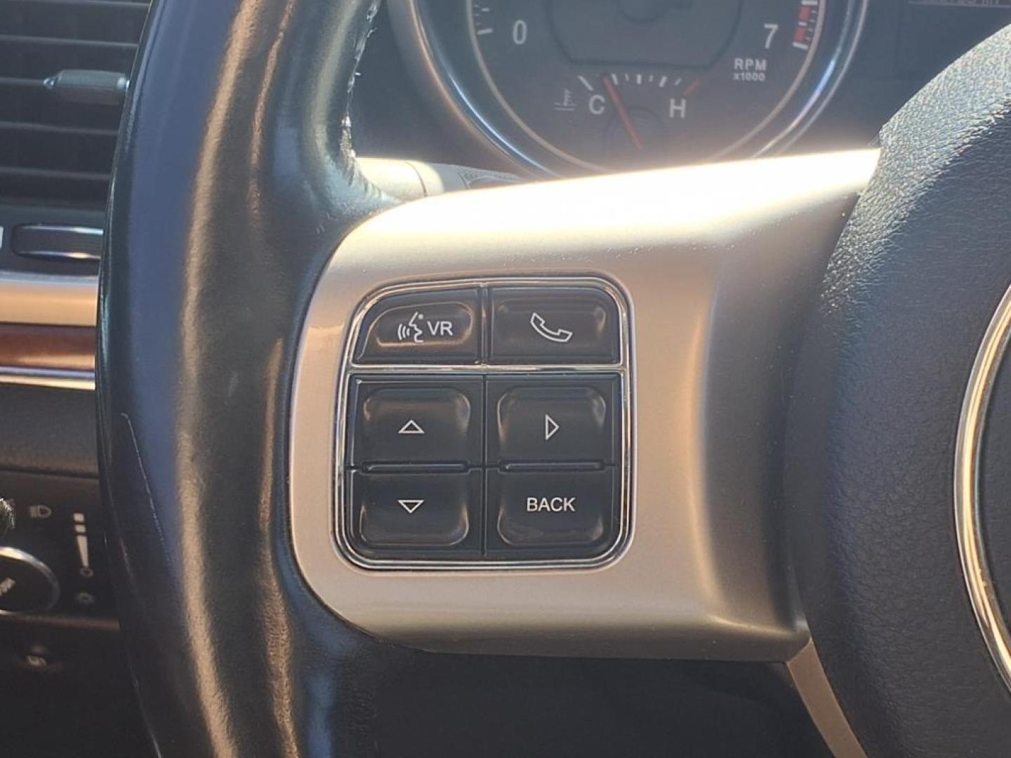 2011 Bright Silver Metallic Clear Coat Jeep Grand Cherokee Limited (1J4RR5GT4BC) with an 5.7L HEMI 5.7L V8 360hp 390ft. lbs. Sequential Multiport Fuel Injection engine, 5-Speed Automatic transmission, located at 1401 N. Hobart, Pampa, TX, 79065, (806) 665-9872, 35.549953, -100.975098 - Photo#7