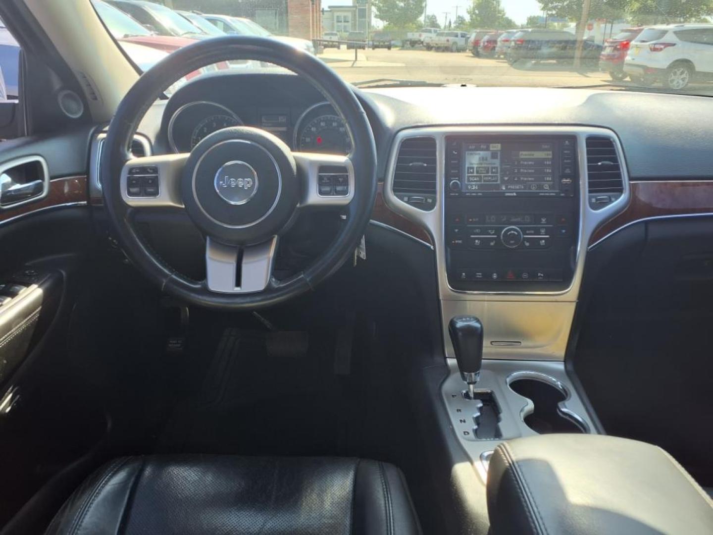 2011 Bright Silver Metallic Clear Coat Jeep Grand Cherokee Limited (1J4RR5GT4BC) with an 5.7L HEMI 5.7L V8 360hp 390ft. lbs. Sequential Multiport Fuel Injection engine, 5-Speed Automatic transmission, located at 1401 N. Hobart, Pampa, TX, 79065, (806) 665-9872, 35.549953, -100.975098 - Photo#11