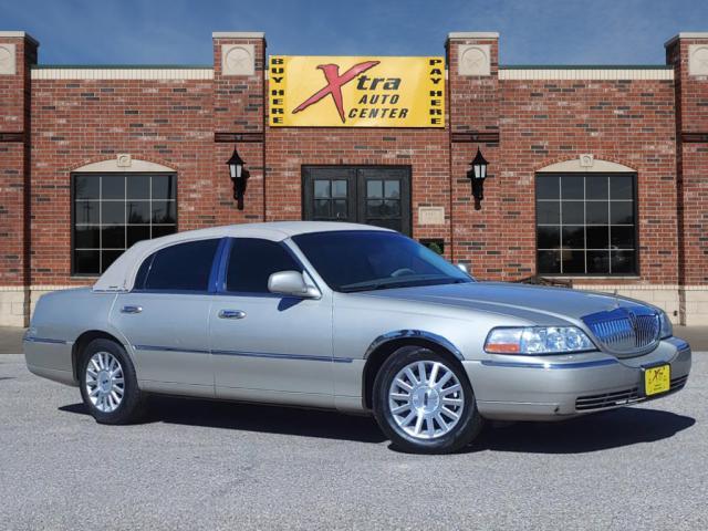 photo of 2004 Lincoln Town Car