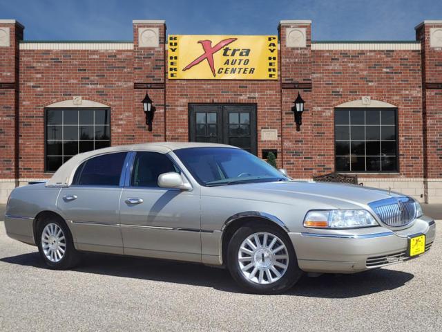 photo of 2004 Lincoln Town Car