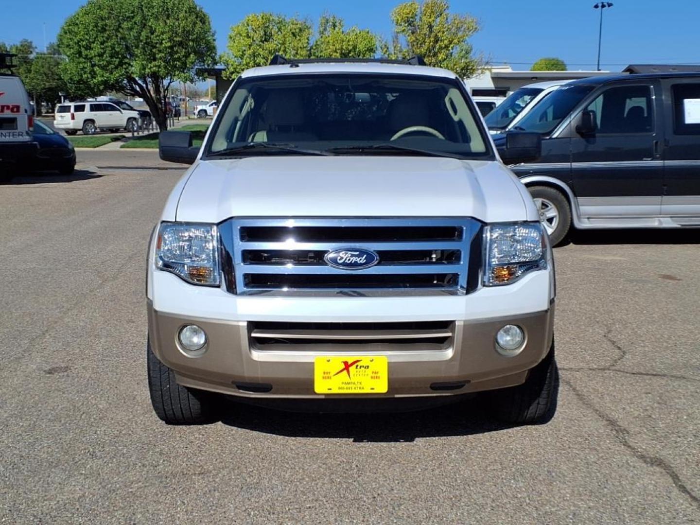 2013 White Platinum Metallic Tri-Coat Ug Ford Expedition XLT (1FMJU1H56DE) with an 5.4L 5.4L Flex Fuel V8 310hp 365ft. lbs. Sequential Multiport Fuel Injection engine, 6-Speed Automatic transmission, located at 1401 N. Hobart, Pampa, TX, 79065, (806) 665-9872, 35.549953, -100.975098 - Photo#1