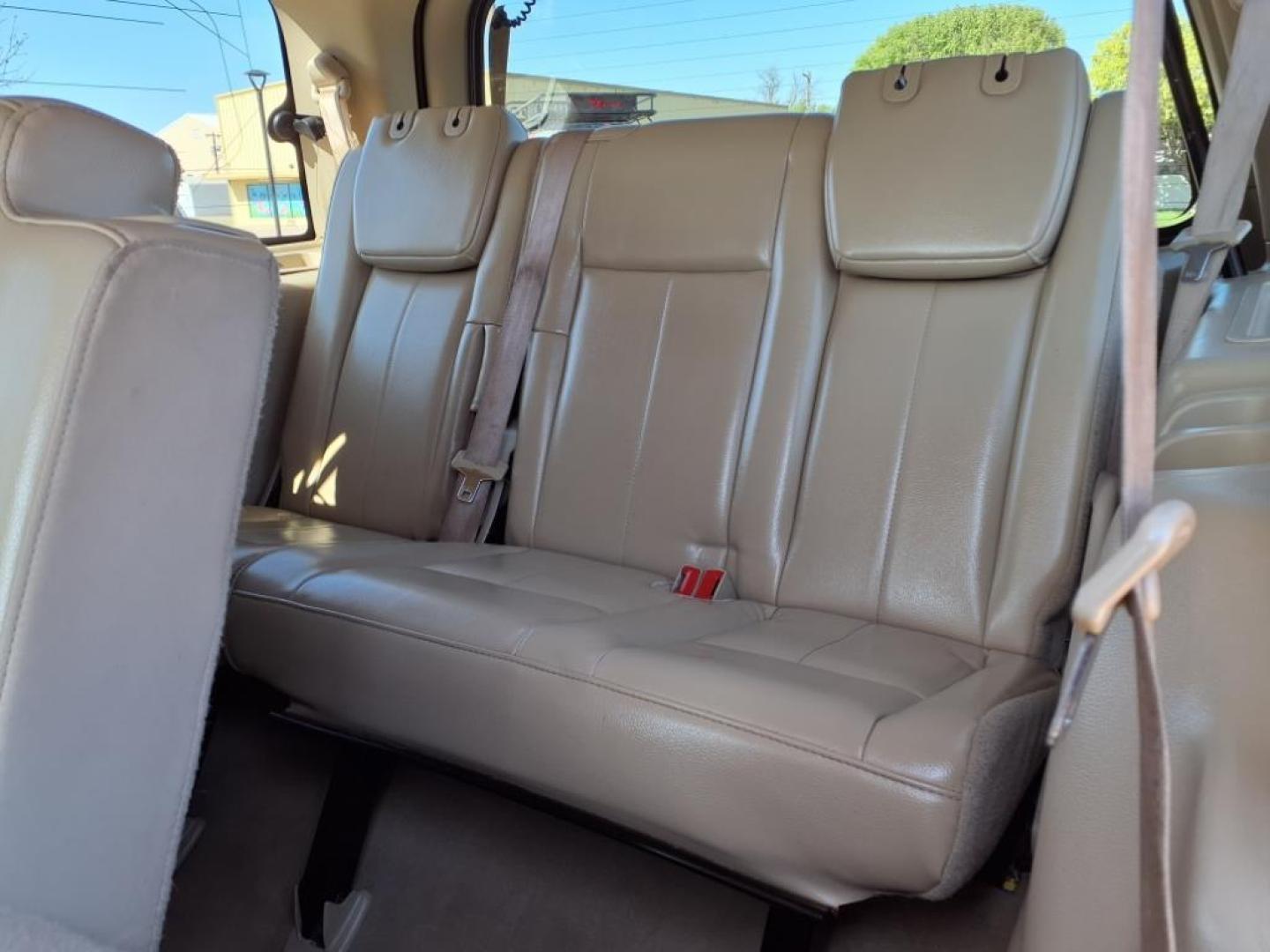 2013 White Platinum Metallic Tri-Coat Ug Ford Expedition XLT (1FMJU1H56DE) with an 5.4L 5.4L Flex Fuel V8 310hp 365ft. lbs. Sequential Multiport Fuel Injection engine, 6-Speed Automatic transmission, located at 1401 N. Hobart, Pampa, TX, 79065, (806) 665-9872, 35.549953, -100.975098 - Photo#13