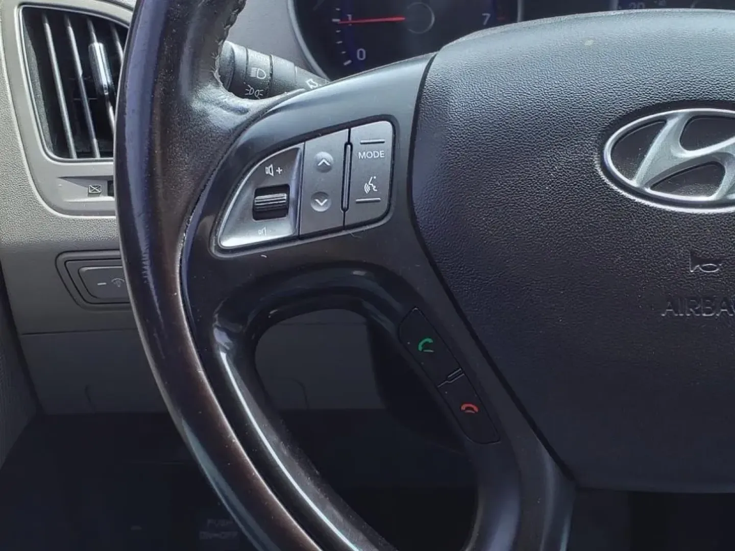 2014 Garnet Red Hyundai Tucson GLS AWD (KM8JUCAG2EU) with an Other engine, Automatic transmission, located at 1401 N. Hobart, Pampa, TX, 79065, (806) 665-9872, 35.549953, -100.975098 - Are you searching for the perfect SUV that combines style, versatility, and dependability for your everyday adventures? Look no further! The 2014 Hyundai Tucson GLS AWD is designed for those who crave a reliable vehicle for family outings, daily commutes, and weekend escapades. With its spacious int - Photo#5