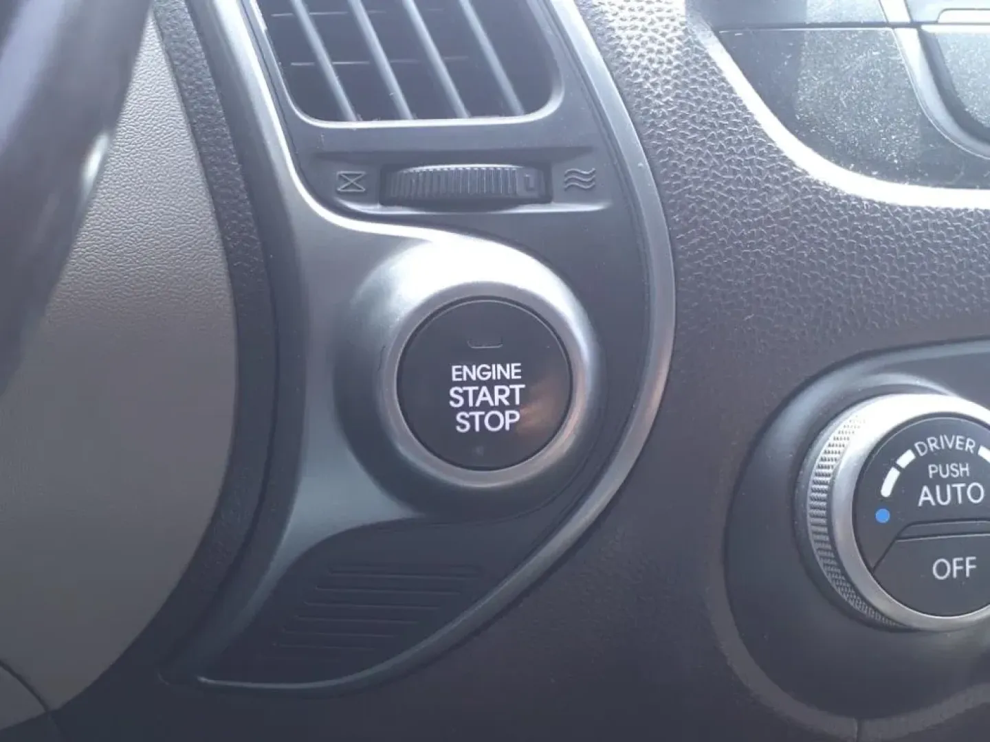 2014 Garnet Red Hyundai Tucson GLS AWD (KM8JUCAG2EU) with an Other engine, Automatic transmission, located at 1401 N. Hobart, Pampa, TX, 79065, (806) 665-9872, 35.549953, -100.975098 - Are you searching for the perfect SUV that combines style, versatility, and dependability for your everyday adventures? Look no further! The 2014 Hyundai Tucson GLS AWD is designed for those who crave a reliable vehicle for family outings, daily commutes, and weekend escapades. With its spacious int - Photo#9