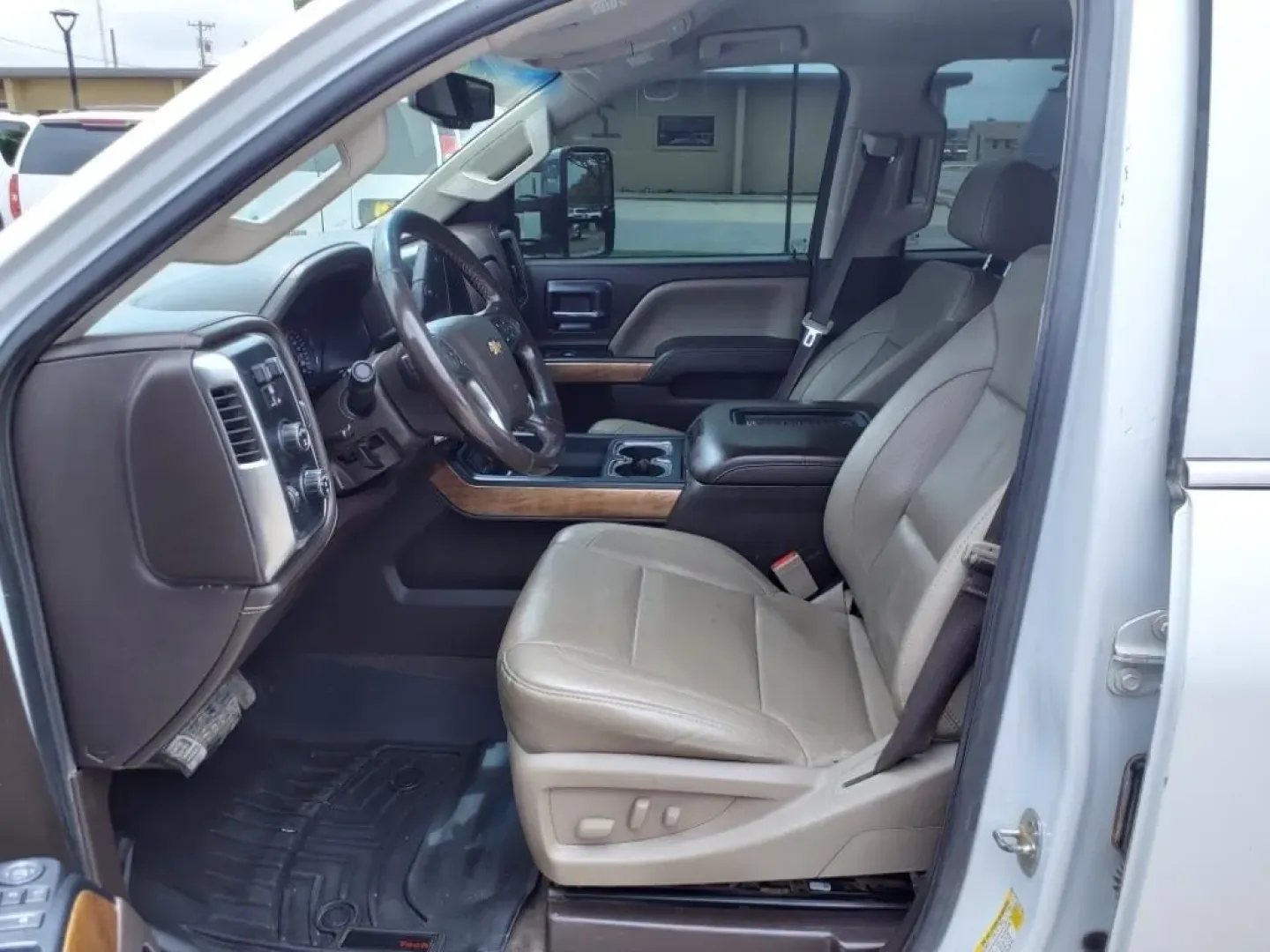 2019 Iridescent Pearl Tricoat Chevrolet Silverado 2500HD LTZ Crew Cab Long Box 4WD (1GC1KTEYXKF) with an Other engine, located at 1401 N. Hobart, Pampa, TX, 79065, (806) 665-9872, 35.549953, -100.975098 - **Unleash the Power of Adventure with the 2019 Chevrolet Silverado 2500HD LTZ 4WD!**<br /> <br /> Are you ready to elevate your lifestyle and tackle any challenge that comes your way? Whether you're commuting to work, hauling heavy loads, or planning weekend adventures, the 2019 Chevrolet Silverado - Photo#16