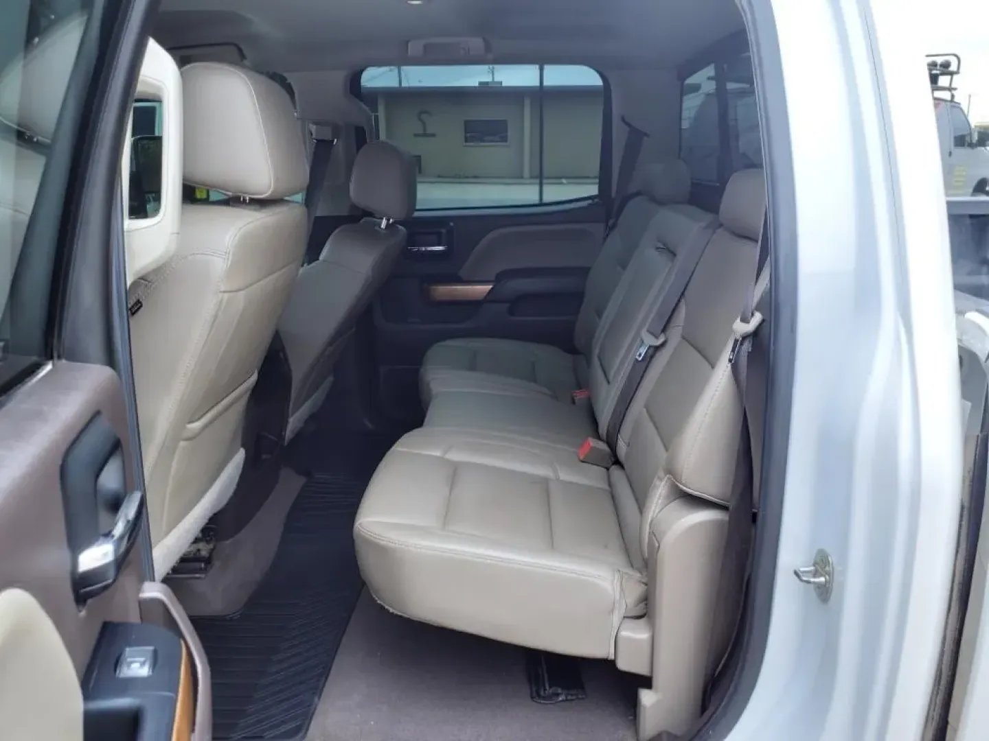 2019 Iridescent Pearl Tricoat Chevrolet Silverado 2500HD LTZ Crew Cab Long Box 4WD (1GC1KTEYXKF) with an Other engine, located at 1401 N. Hobart, Pampa, TX, 79065, (806) 665-9872, 35.549953, -100.975098 - **Unleash the Power of Adventure with the 2019 Chevrolet Silverado 2500HD LTZ 4WD!**<br /> <br /> Are you ready to elevate your lifestyle and tackle any challenge that comes your way? Whether you're commuting to work, hauling heavy loads, or planning weekend adventures, the 2019 Chevrolet Silverado - Photo#17