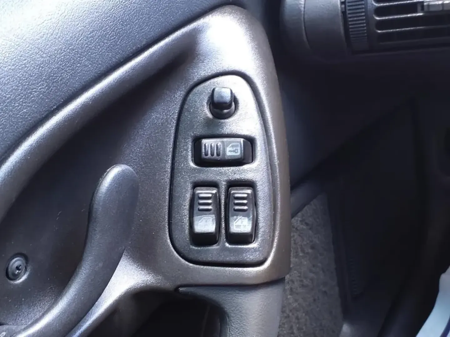 1994 Arctic White Chevrolet Camaro Z28 Coupe (2G1FP22P1R2) with an Other engine, Automatic transmission, located at 1401 N. Hobart, Pampa, TX, 79065, (806) 665-9872, 35.549953, -100.975098 - Rev up your lifestyle with this classic 1994 Chevrolet Camaro Z28, perfect for those who crave adventure and excitement on the road! Whether you're a car enthusiast looking for a vintage muscle car or a budget-conscious buyer seeking a reliable vehicle, this Camaro embodies both style and performanc - Photo#9