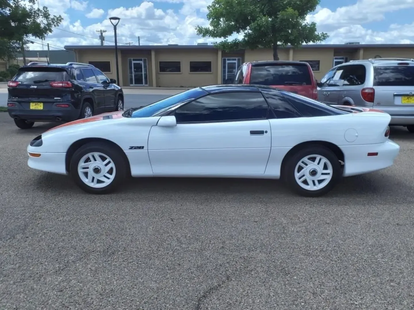 1994 Arctic White Chevrolet Camaro Z28 Coupe (2G1FP22P1R2) with an Other engine, Automatic transmission, located at 1401 N. Hobart, Pampa, TX, 79065, (806) 665-9872, 35.549953, -100.975098 - Rev up your lifestyle with this classic 1994 Chevrolet Camaro Z28, perfect for those who crave adventure and excitement on the road! Whether you're a car enthusiast looking for a vintage muscle car or a budget-conscious buyer seeking a reliable vehicle, this Camaro embodies both style and performanc - Photo#4