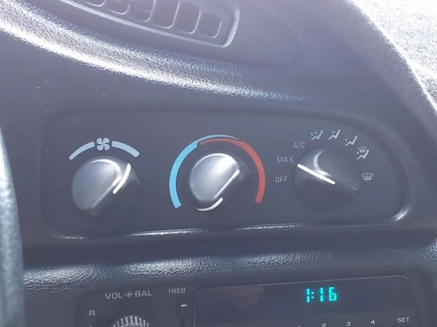 1994 Arctic White Chevrolet Camaro Z28 Coupe (2G1FP22P1R2) with an Other engine, Automatic transmission, located at 1401 N. Hobart, Pampa, TX, 79065, (806) 665-9872, 35.549953, -100.975098 - Rev up your lifestyle with this classic 1994 Chevrolet Camaro Z28, perfect for those who crave adventure and excitement on the road! Whether you're a car enthusiast looking for a vintage muscle car or a budget-conscious buyer seeking a reliable vehicle, this Camaro embodies both style and performanc - Photo#7