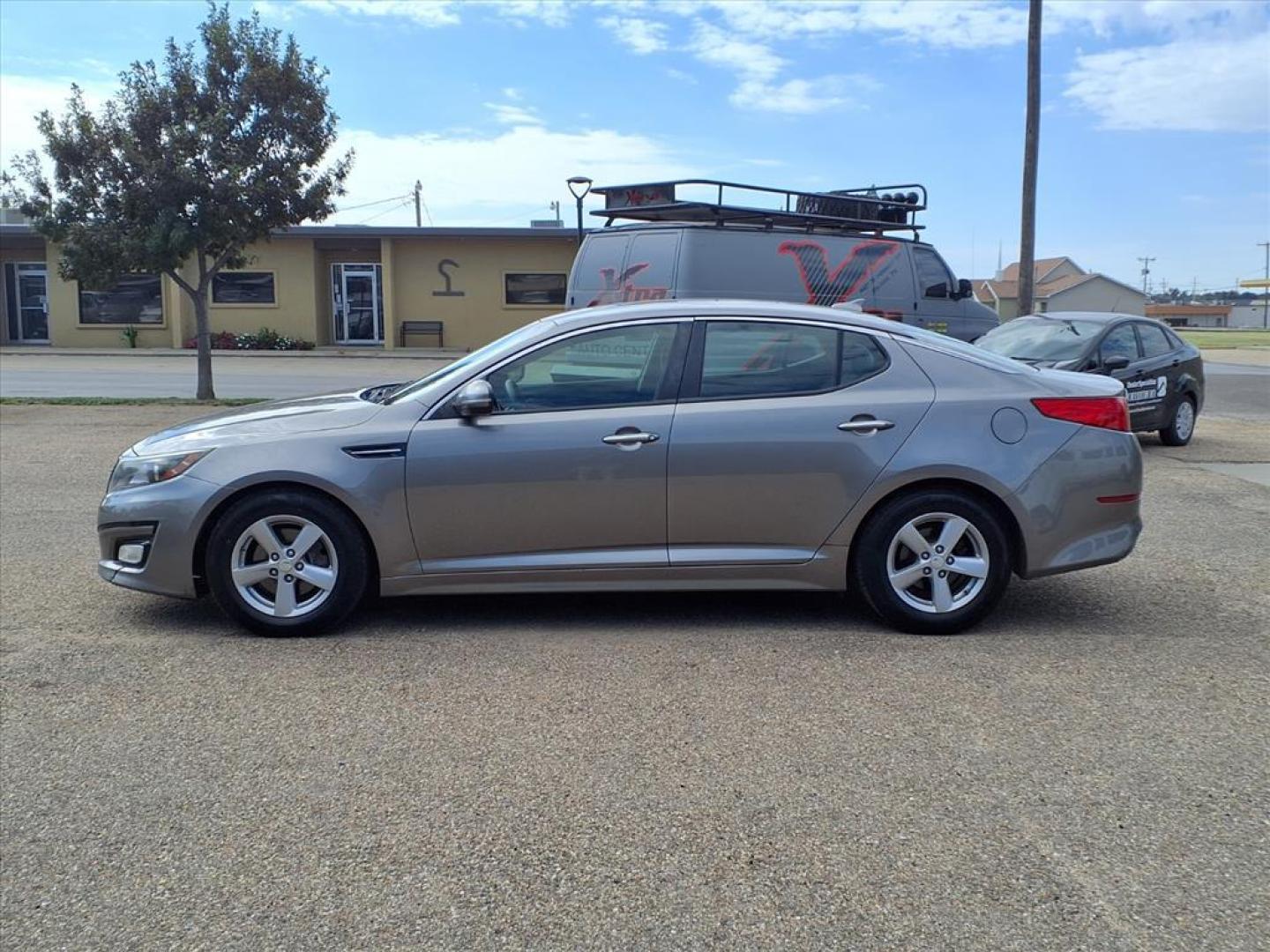 2015 Satin Metal Kia Optima LX (5XXGM4A73FG) with an 2.4L 2.4L I4 192hp 181ft. lbs. Direct Injection engine, 6-Speed Shiftable Automatic transmission, located at 1401 N. Hobart, Pampa, TX, 79065, (806) 665-9872, 35.549953, -100.975098 - Photo#4