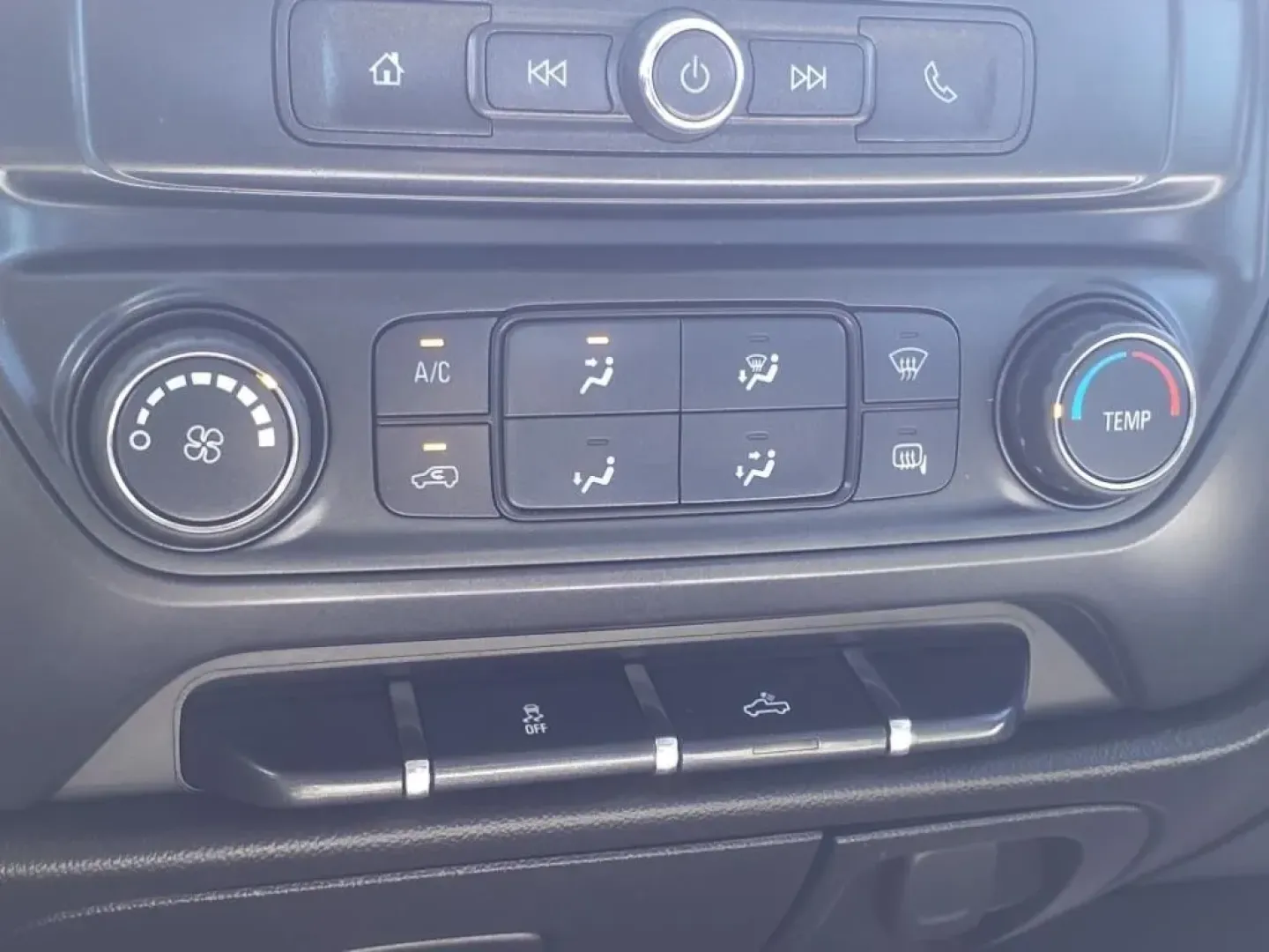 2019 Summit White Chevrolet Silverado 2500HD Work Truck Crew Cab Long Box 4WD (1GC1KREGXKF) with an Other engine, located at 1401 N. Hobart, Pampa, TX, 79065, (806) 665-9872, 35.549953, -100.975098 - **Unleash Your Adventures with the 2019 Chevrolet Silverado 2500HD Work Truck A Reliable Companion for Every Journey!**<br /> <br /> If you're searching for a robust vehicle that effortlessly combines power with versatility, look no further than the 2019 Chevrolet Silverado 2500HD Work Truck. Wheth - Photo#7