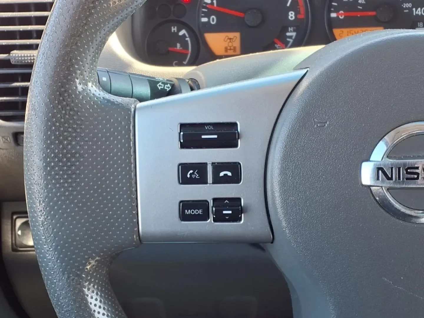 2015 Brilliant Silver Nissan Frontier S (1N6AD0EV8FN) with an 4.0L engine, Automatic transmission, located at 1401 N. Hobart, Pampa, TX, 79065, (806) 665-9872, 35.549953, -100.975098 - **Unleash Your Adventurous Spirit with the 2015 Nissan Frontier - Perfect for Every Journey!**<br /> <br /> Are you seeking a reliable and rugged pickup truck that can handle both daily commutes and weekend getaways? Look no further than the 2015 Nissan Frontier, proudly offered by Xtra Auto Center - Photo#7