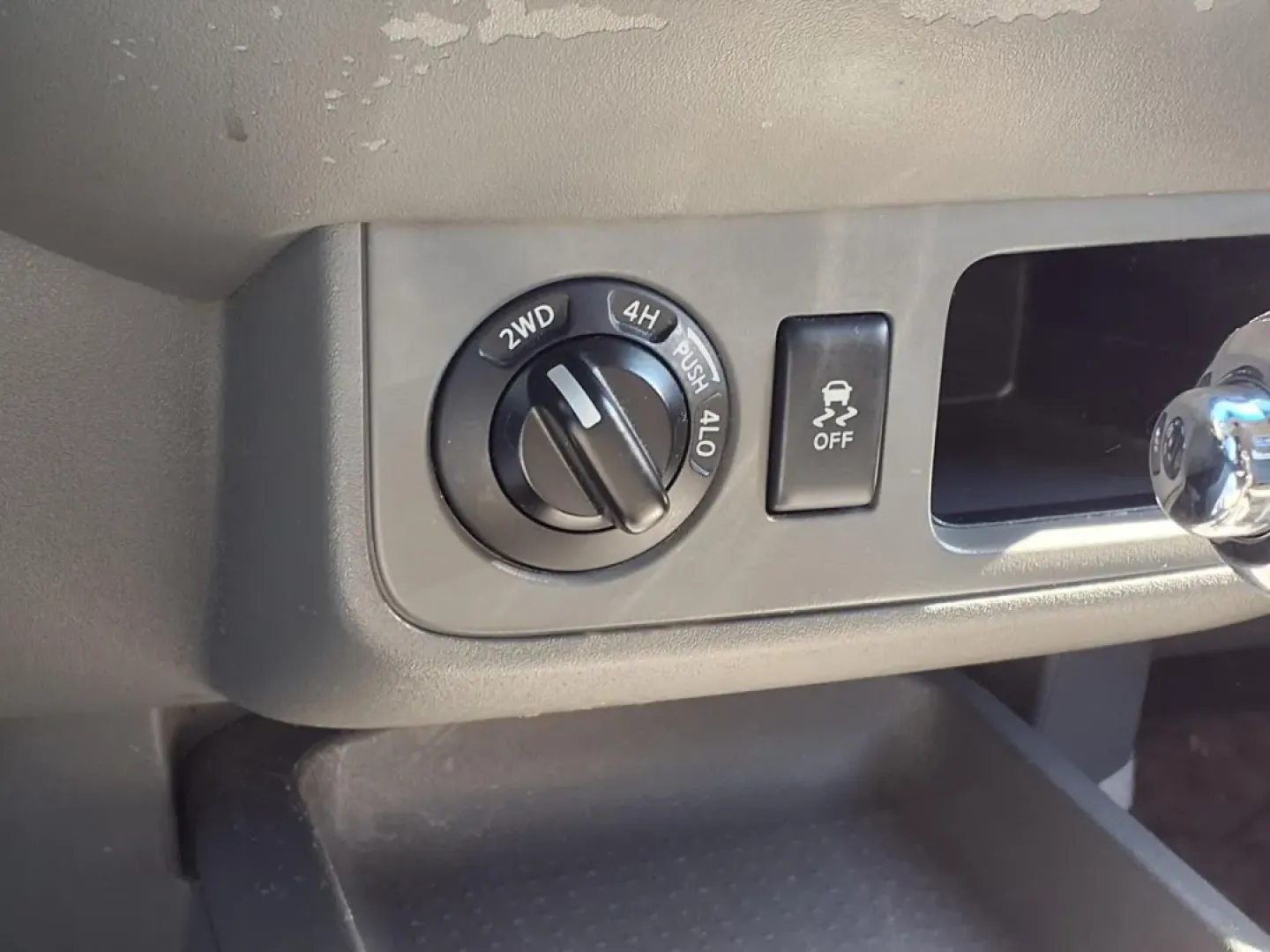 2015 Brilliant Silver Nissan Frontier S (1N6AD0EV8FN) with an 4.0L engine, Automatic transmission, located at 1401 N. Hobart, Pampa, TX, 79065, (806) 665-9872, 35.549953, -100.975098 - **Unleash Your Adventurous Spirit with the 2015 Nissan Frontier - Perfect for Every Journey!**<br /> <br /> Are you seeking a reliable and rugged pickup truck that can handle both daily commutes and weekend getaways? Look no further than the 2015 Nissan Frontier, proudly offered by Xtra Auto Center - Photo#9