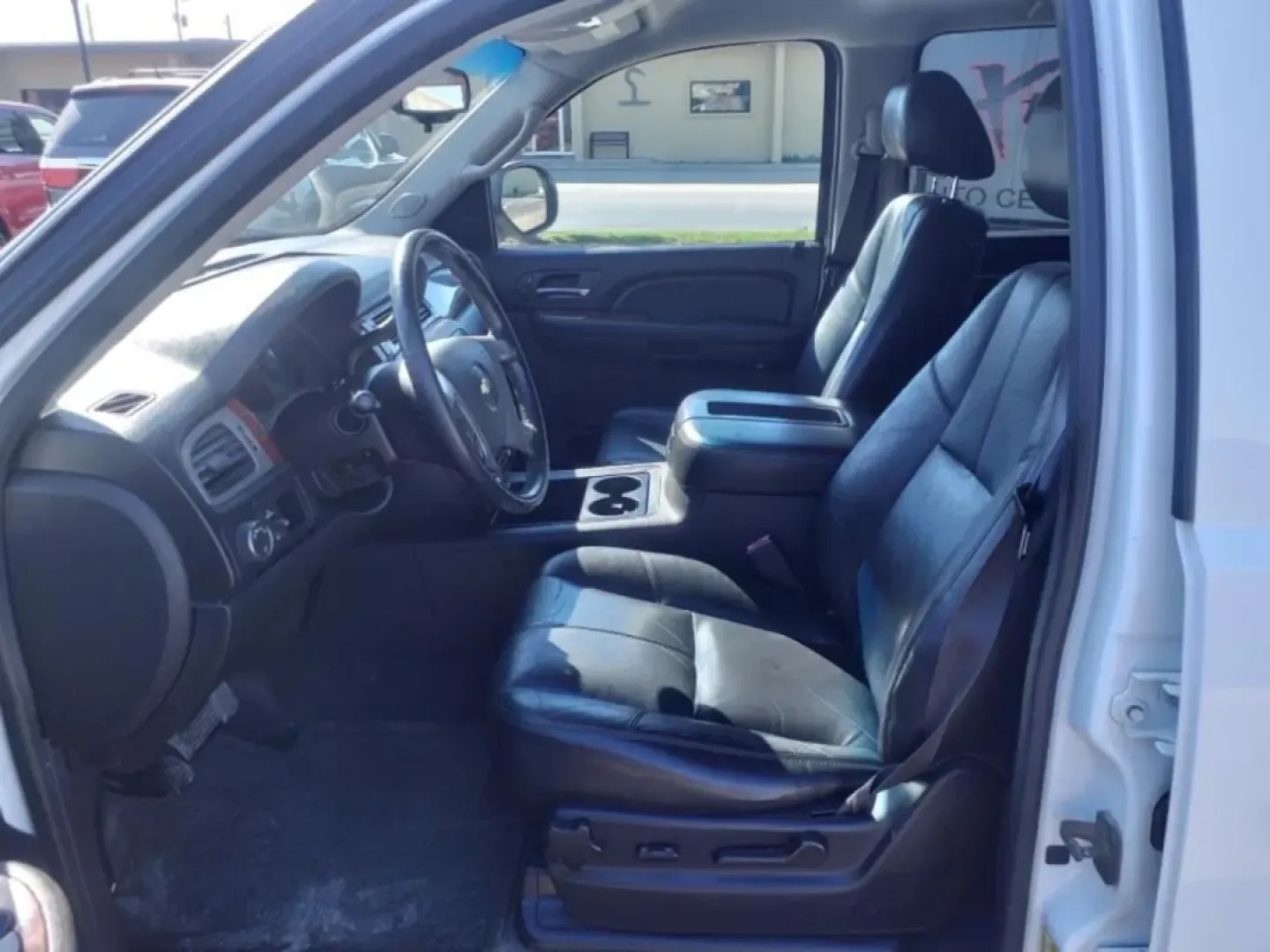 2013 Summit White Chevrolet Suburban LT 1500 2WD (1GNSCJE07DR) with an Other engine, Automatic transmission, located at 1401 N. Hobart, Pampa, TX, 79065, (806) 665-9872, 35.549953, -100.975098 - **Experience the Freedom of Adventure with This 2013 Chevrolet Suburban LT 1500!**<br /> <br /> Are you ready for the ultimate family road trip or weekend getaway? The 2013 Chevrolet Suburban LT 1500 is the perfect vehicle for families who crave space and versatility. With its spacious interior, pow - Photo#11