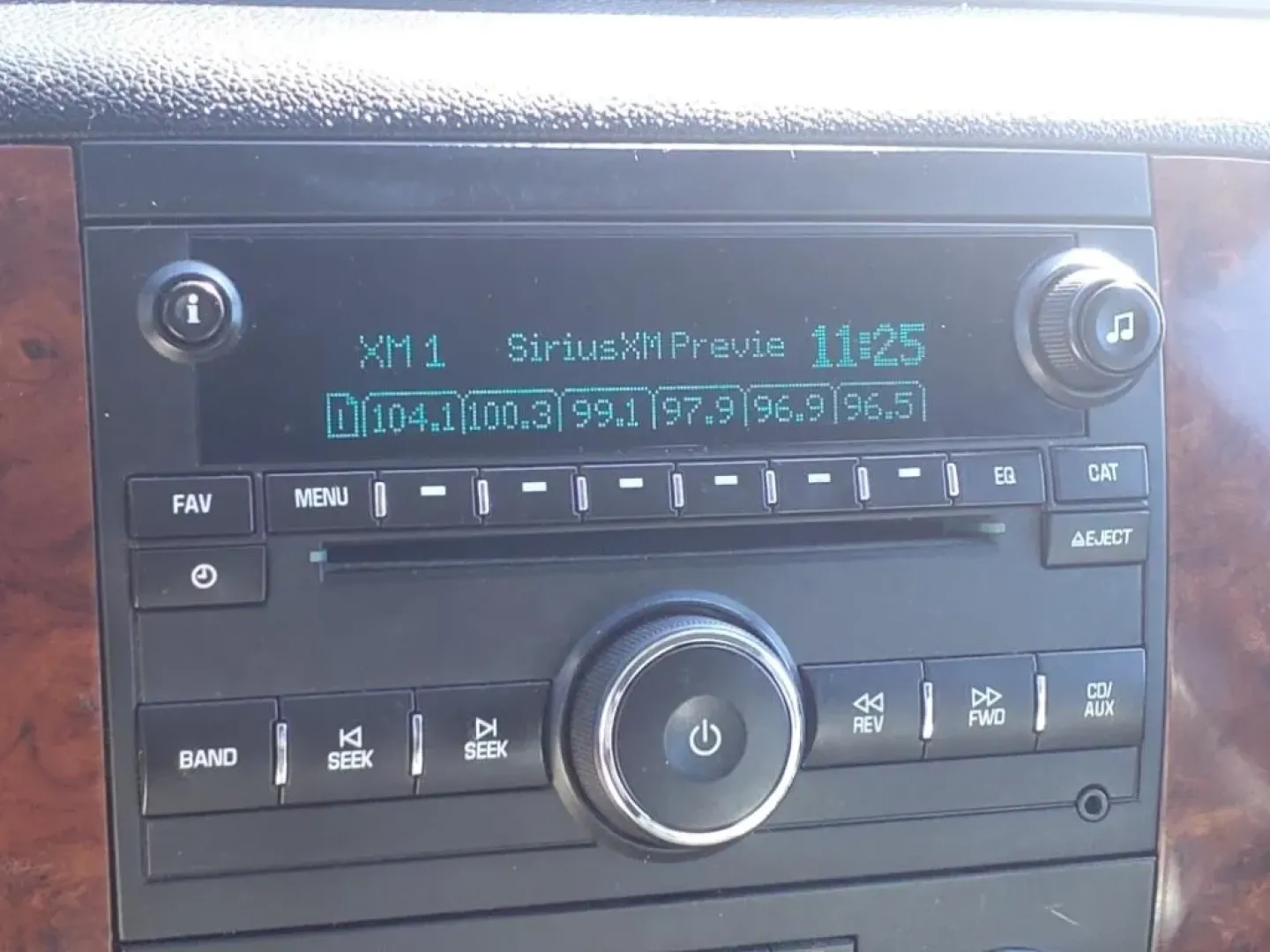 2013 Summit White Chevrolet Suburban LT 1500 2WD (1GNSCJE07DR) with an Other engine, Automatic transmission, located at 1401 N. Hobart, Pampa, TX, 79065, (806) 665-9872, 35.549953, -100.975098 - **Experience the Freedom of Adventure with This 2013 Chevrolet Suburban LT 1500!**<br /> <br /> Are you ready for the ultimate family road trip or weekend getaway? The 2013 Chevrolet Suburban LT 1500 is the perfect vehicle for families who crave space and versatility. With its spacious interior, pow - Photo#5