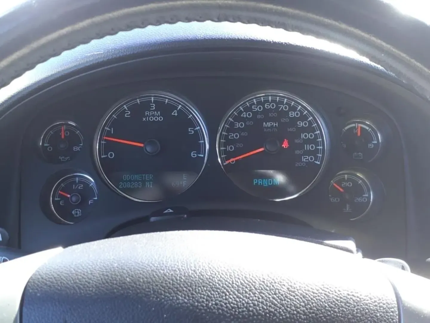 2013 Summit White Chevrolet Suburban LT 1500 2WD (1GNSCJE07DR) with an Other engine, Automatic transmission, located at 1401 N. Hobart, Pampa, TX, 79065, (806) 665-9872, 35.549953, -100.975098 - **Experience the Freedom of Adventure with This 2013 Chevrolet Suburban LT 1500!**<br /> <br /> Are you ready for the ultimate family road trip or weekend getaway? The 2013 Chevrolet Suburban LT 1500 is the perfect vehicle for families who crave space and versatility. With its spacious interior, pow - Photo#8