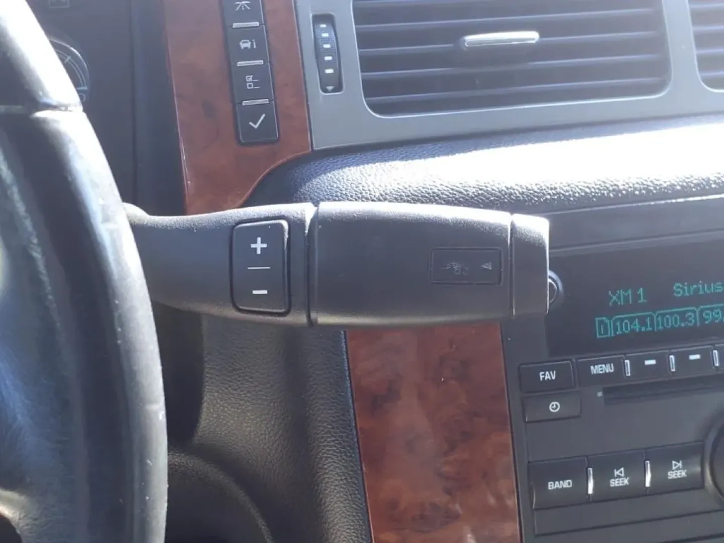 2013 Summit White Chevrolet Suburban LT 1500 2WD (1GNSCJE07DR) with an Other engine, Automatic transmission, located at 1401 N. Hobart, Pampa, TX, 79065, (806) 665-9872, 35.549953, -100.975098 - **Experience the Freedom of Adventure with This 2013 Chevrolet Suburban LT 1500!**<br /> <br /> Are you ready for the ultimate family road trip or weekend getaway? The 2013 Chevrolet Suburban LT 1500 is the perfect vehicle for families who crave space and versatility. With its spacious interior, pow - Photo#9