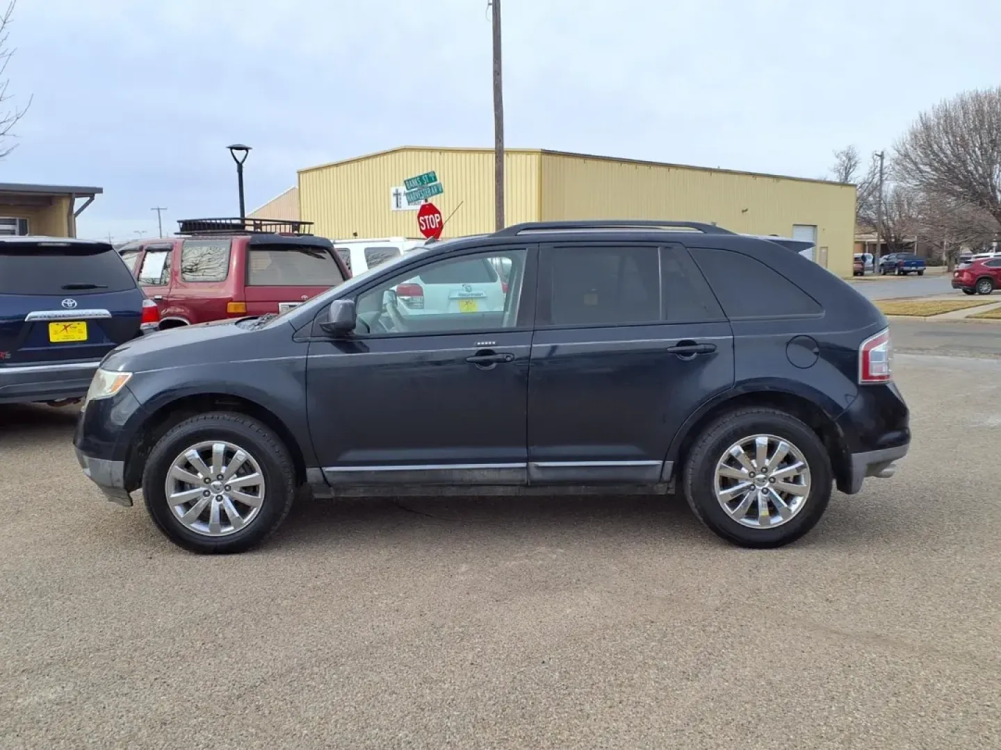 2008 Dark Ink Blue Clearcoat Metallic Di Ford Edge SEL (2FMDK38C58B) with an 3.5L engine, Automatic transmission, located at 1401 N. Hobart, Pampa, TX, 79065, (806) 665-9872, 35.549953, -100.975098 - Need a practical SUV for Texas-size errands, long commutes, and spontaneous weekend getaways without stretching your budget? This 2008 Ford Edge SEL is built for real life in Pampa-roomy enough for grocery runs and school drop-offs, comfortable for the drive down US-60, and smooth for daily commutin - Photo#4