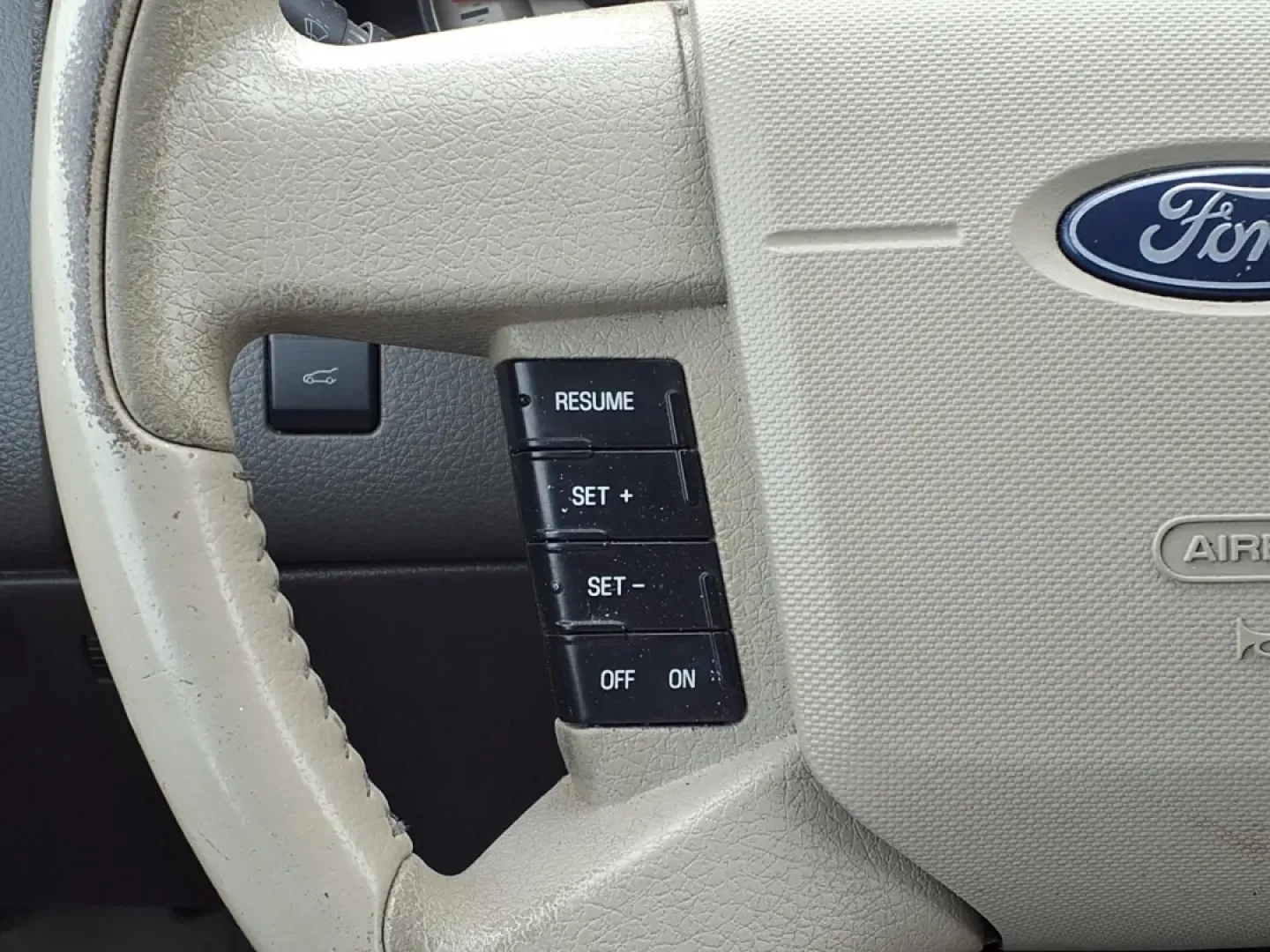 2008 Dark Ink Blue Clearcoat Metallic Di Ford Edge SEL (2FMDK38C58B) with an 3.5L engine, Automatic transmission, located at 1401 N. Hobart, Pampa, TX, 79065, (806) 665-9872, 35.549953, -100.975098 - Need a practical SUV for Texas-size errands, long commutes, and spontaneous weekend getaways without stretching your budget? This 2008 Ford Edge SEL is built for real life in Pampa-roomy enough for grocery runs and school drop-offs, comfortable for the drive down US-60, and smooth for daily commutin - Photo#7