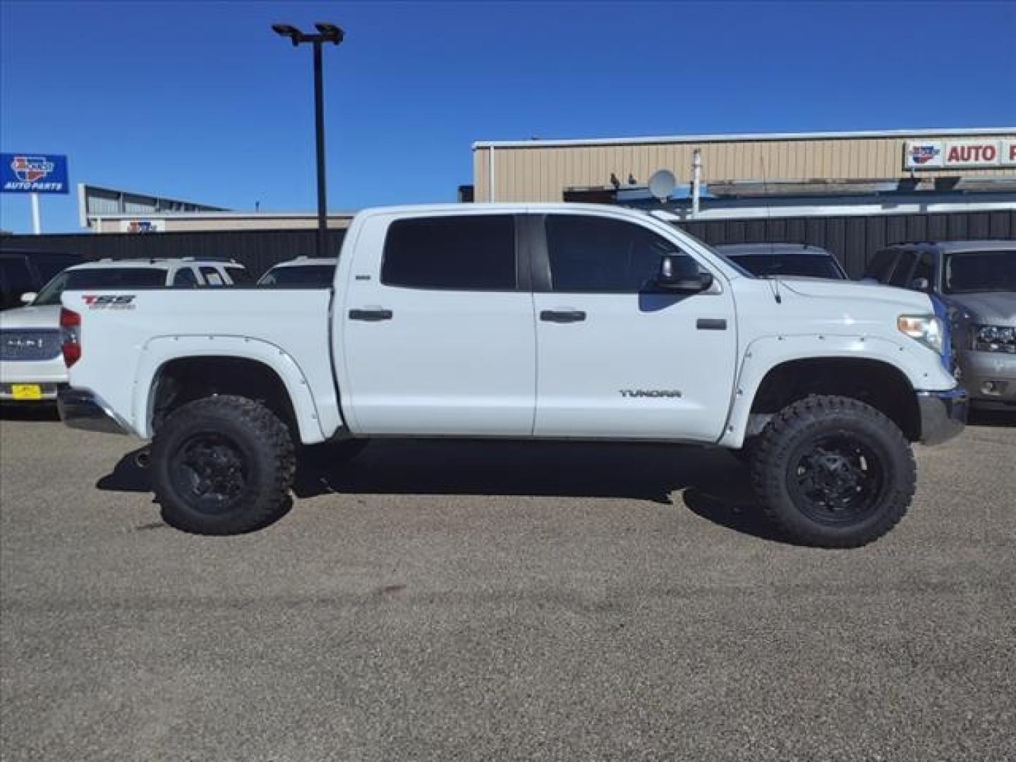 2014 Super White 040 Toyota Tundra SR5 (5TFDW5F15EX) with an 5.7L 5.7L Flex Fuel V8 381hp 401ft. lbs. Sequential Multiport Fuel Injection engine, 6-Speed Shiftable Automatic transmission, located at 1401 N. Hobart, Pampa, TX, 79065, (806) 665-9872, 35.549953, -100.975098 - Photo#2