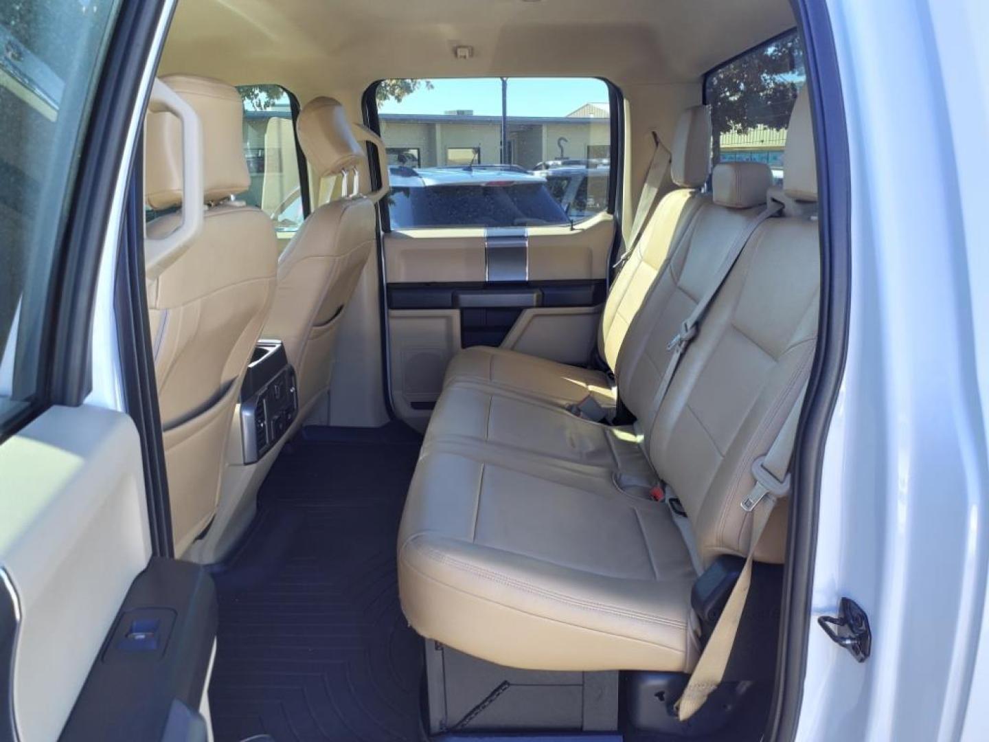 2017 Oxford White Z1 Ford F-250 Super Duty XLT (1FT7W2B6XHE) with an 6.2L 6.2L Flex Fuel V8 385hp 430ft. lbs. Sequential Multiport Fuel Injection engine, 6-Speed Shiftable Automatic transmission, located at 1401 N. Hobart, Pampa, TX, 79065, (806) 665-9872, 35.549953, -100.975098 - Photo#14