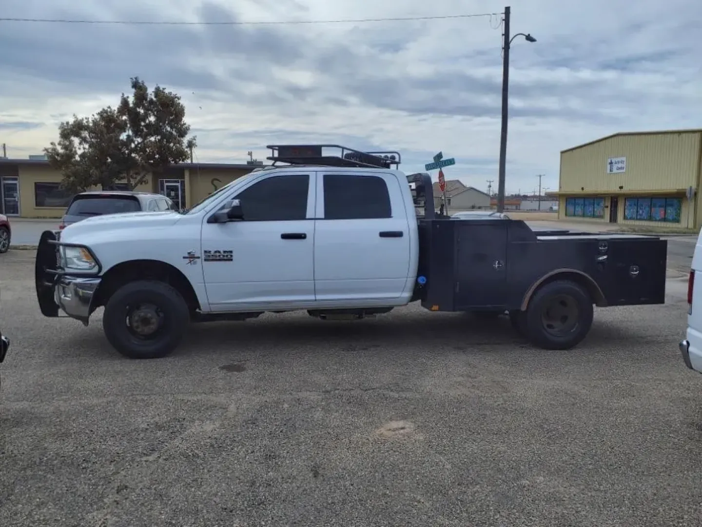 2018 White Ram 3500 Crew Cab 4WD DRW (3C7WRTCLXJG) with an Other engine, Automatic transmission, located at 1401 N. Hobart, Pampa, TX, 79065, (806) 665-9872, 35.549953, -100.975098 - **Conquer Every Terrain with the 2018 Ram 3500 Crew Cab Diesel - Your Ultimate Pickup Partner!**<br /> <br /> If you're in the market for a rugged, powerful truck that can handle everything from family road trips to off-road adventures, look no further than the stunning 2018 Ram 3500 Crew Cab. This - Photo#4
